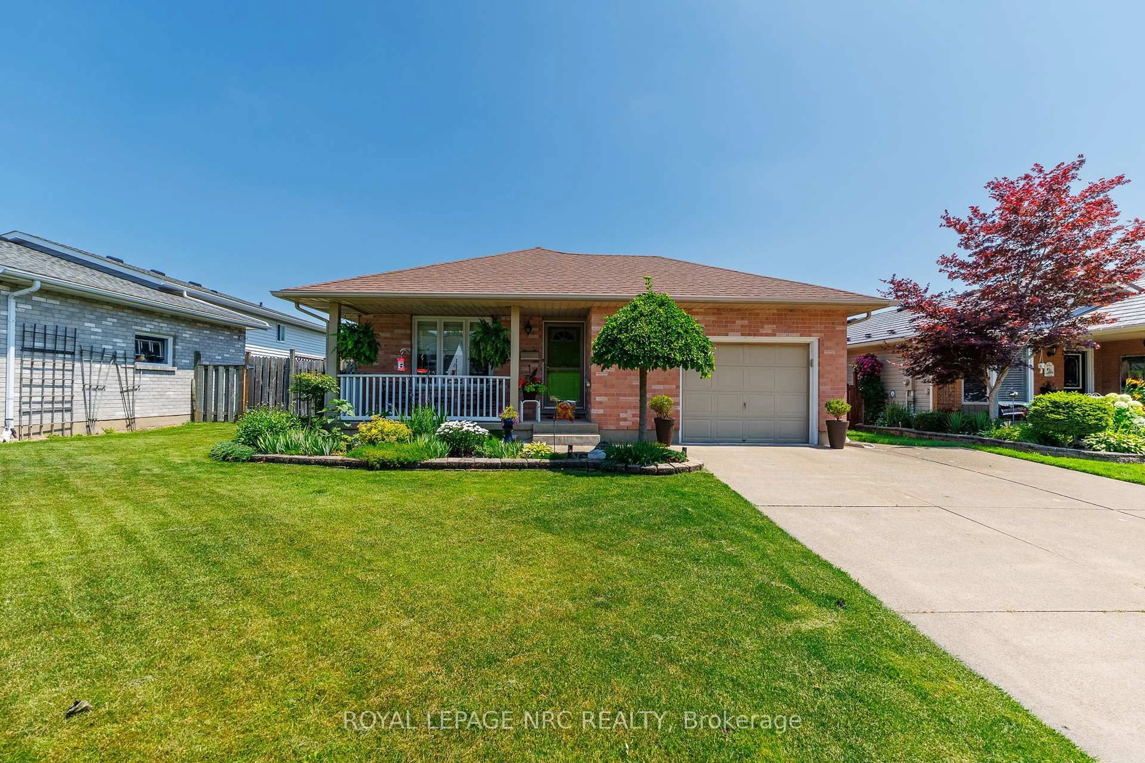 Home with brick exterior material, street for 5818 ASPEN Crt, Niagara Falls Ontario L2G 7V4