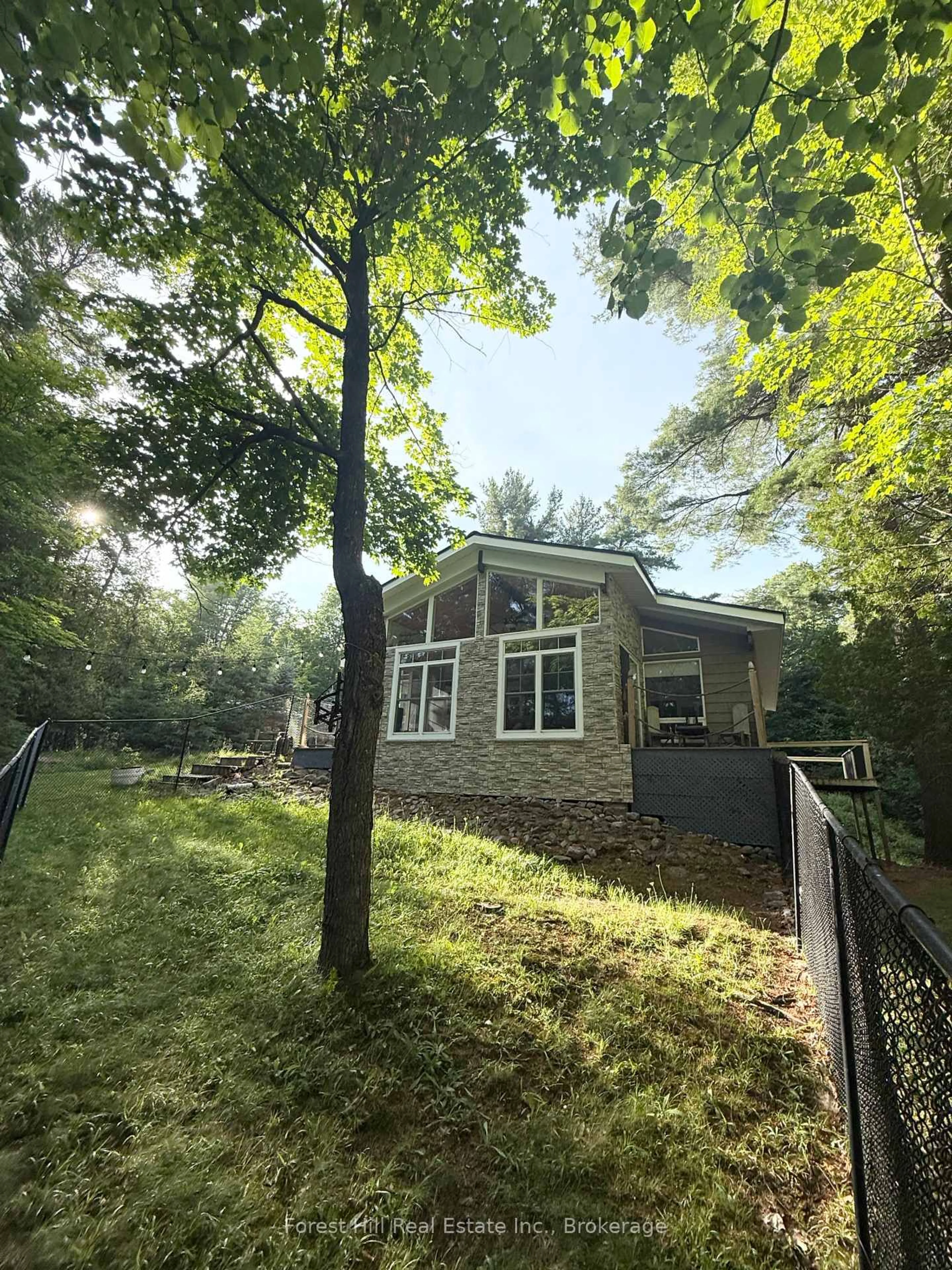 A pic from outside/outdoor area/front of a property/back of a property/a pic from drone, unknown for 935 Limberlost Rd, Parry Sound Remote Area Ontario P0H 2R0