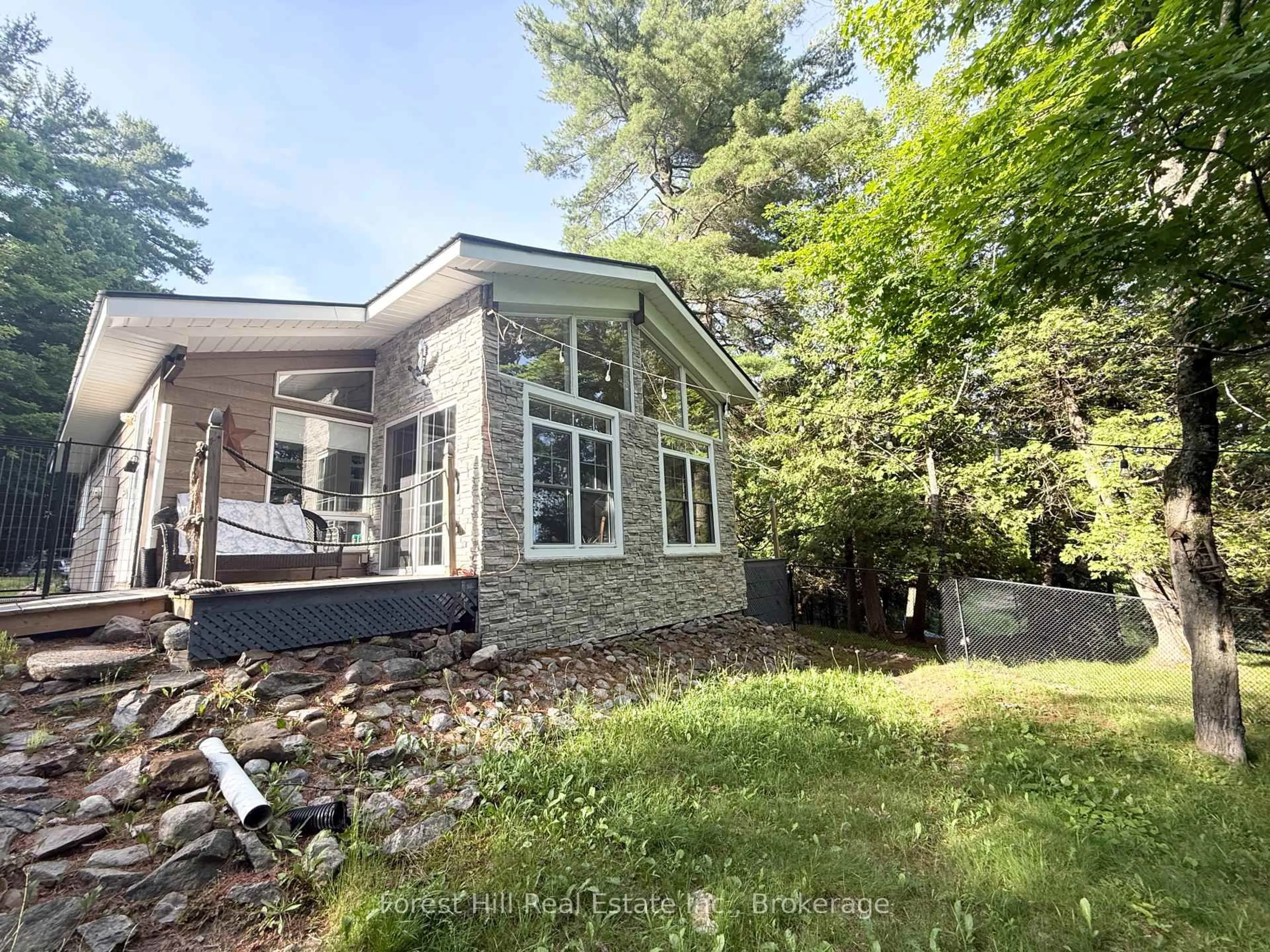 Home with vinyl exterior material, unknown for 935 Limberlost Rd, Parry Sound Remote Area Ontario P0H 2R0