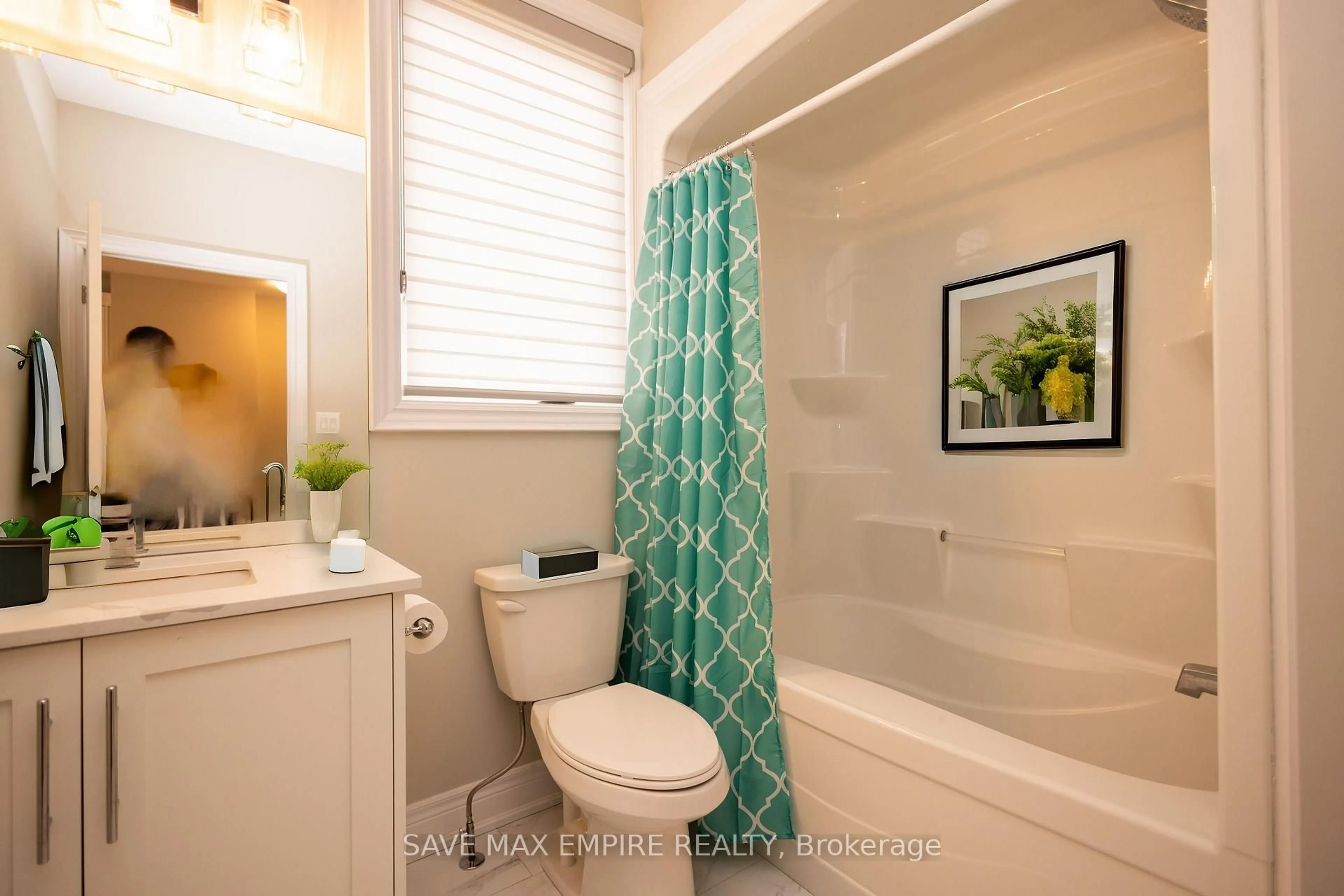 Standard bathroom, ceramic/tile floor for 3580 Canfield Cres, Fort Erie Ontario L0S 1S0