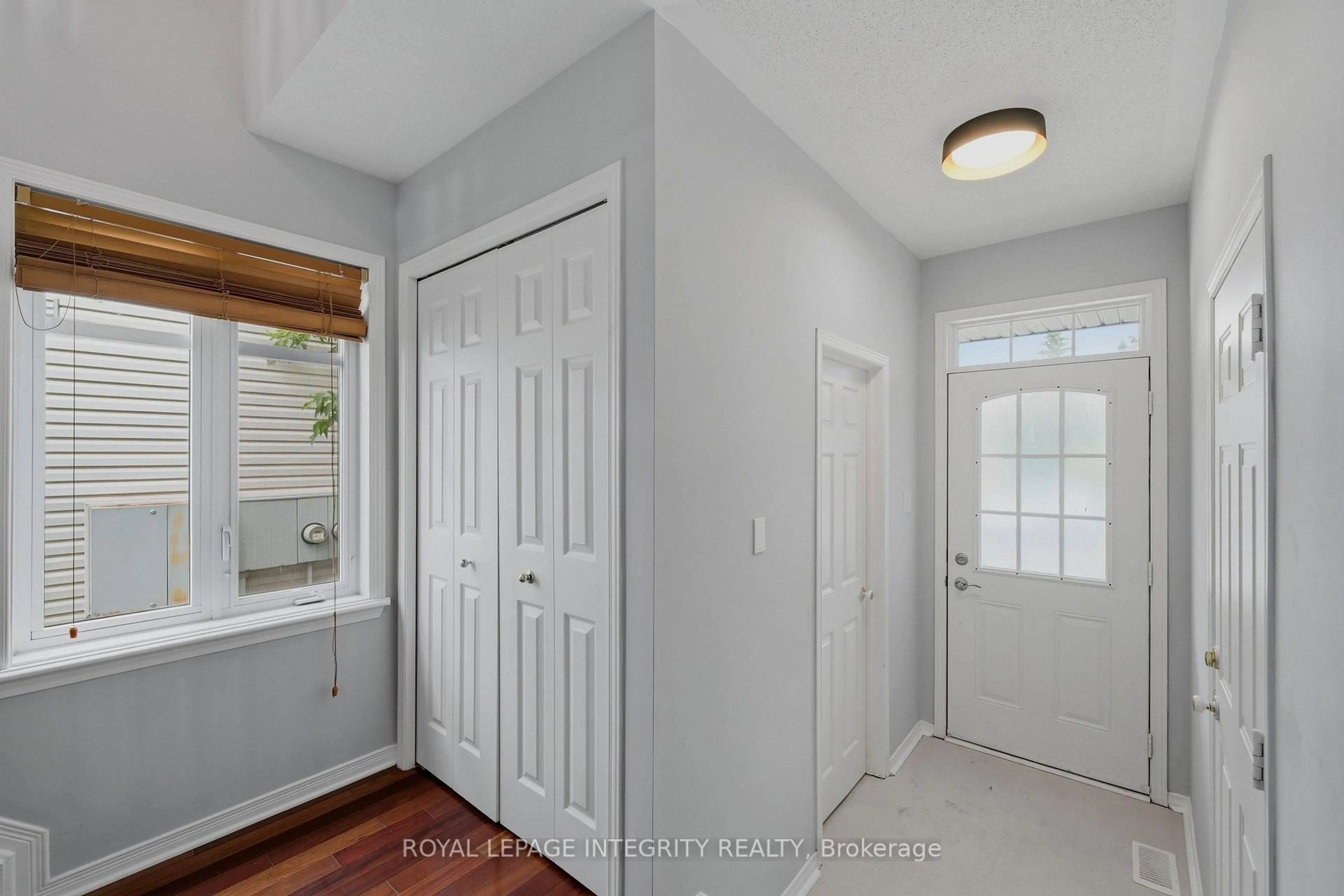 Indoor entryway for 160 DEERCROFT Ave, Ottawa Ontario K2J 5H9