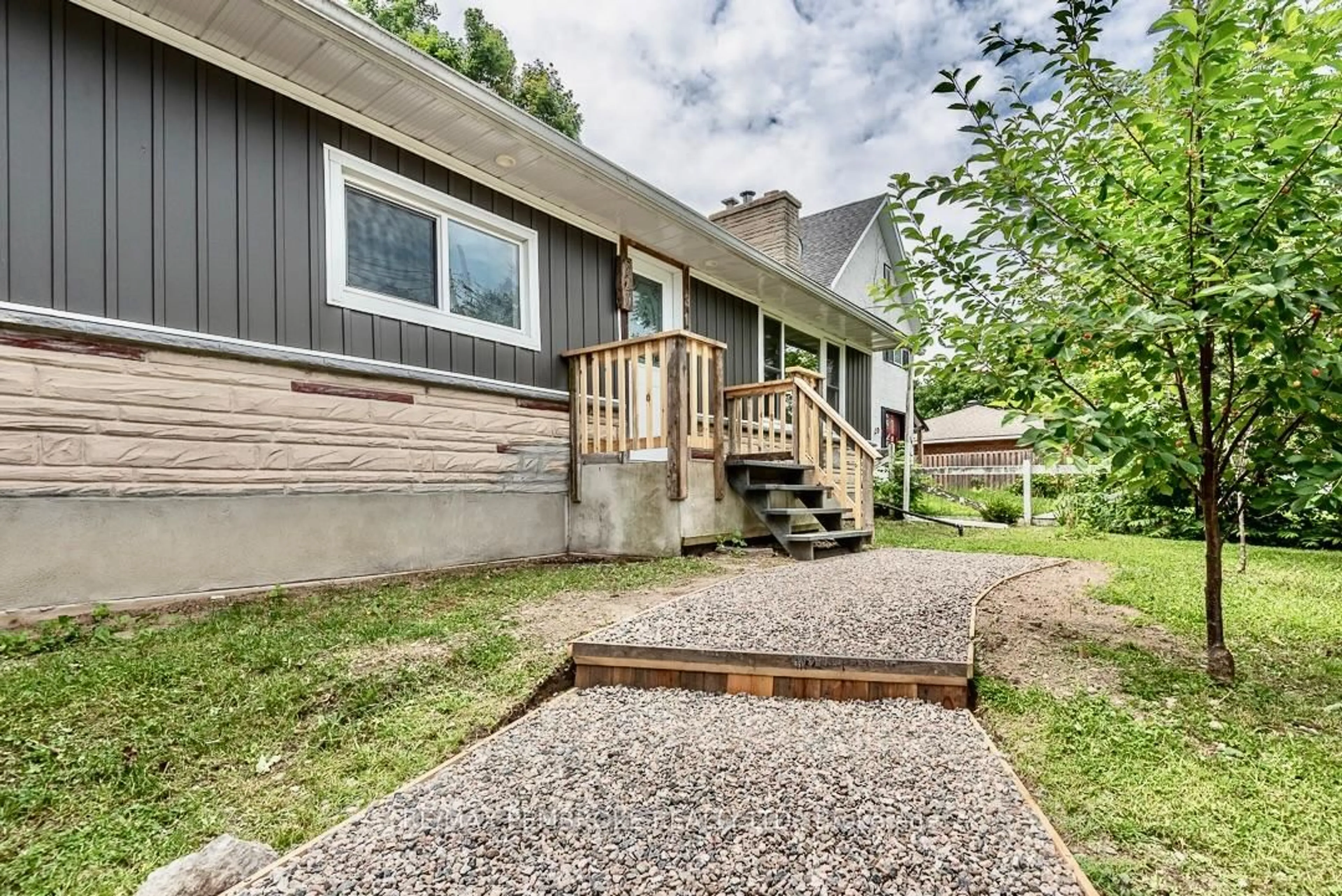 Unknown for 310 Esther St, Pembroke Ontario K8A 3C7