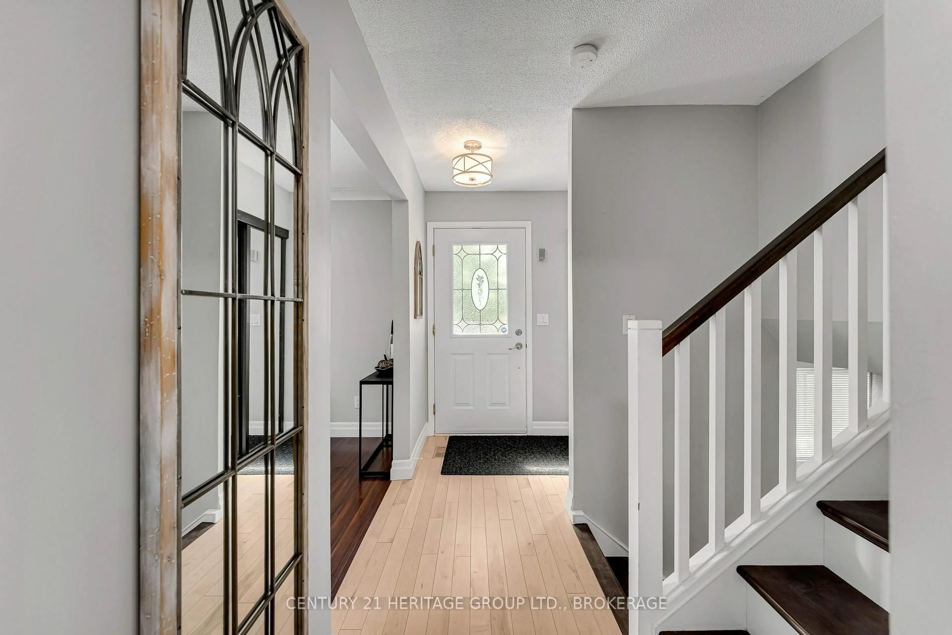 Indoor entryway for 714 Milford Dr, Kingston Ontario K7M 6S5