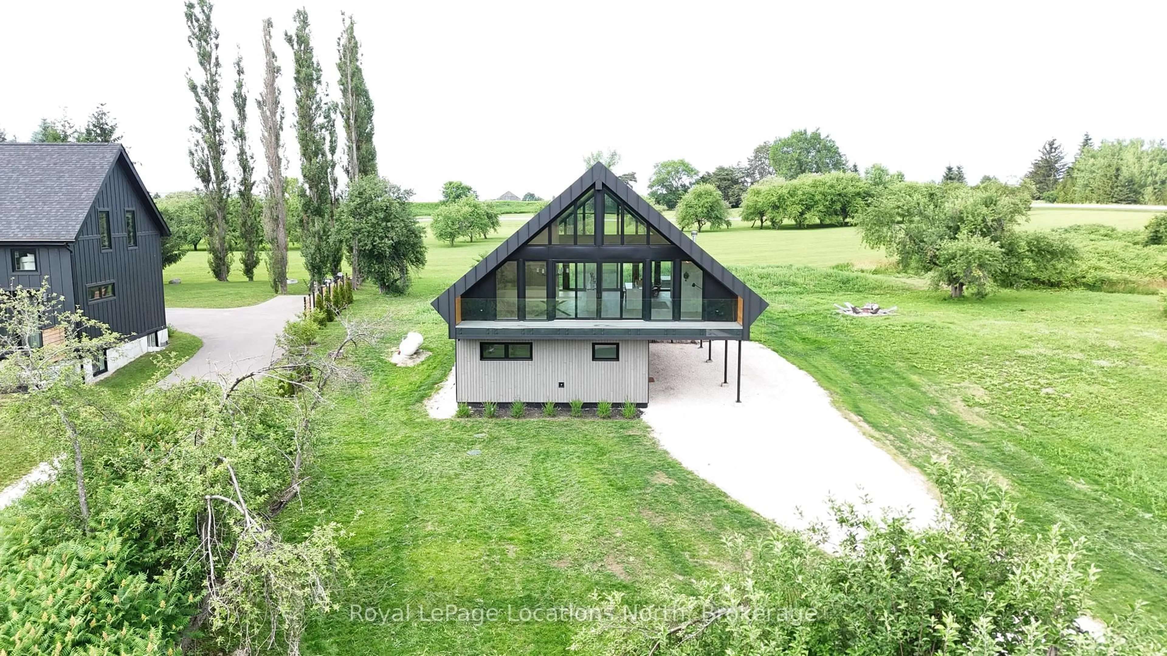 A pic from outside/outdoor area/front of a property/back of a property/a pic from drone, building for 111 Slabtown Rd, Blue Mountains Ontario N0H 1J0