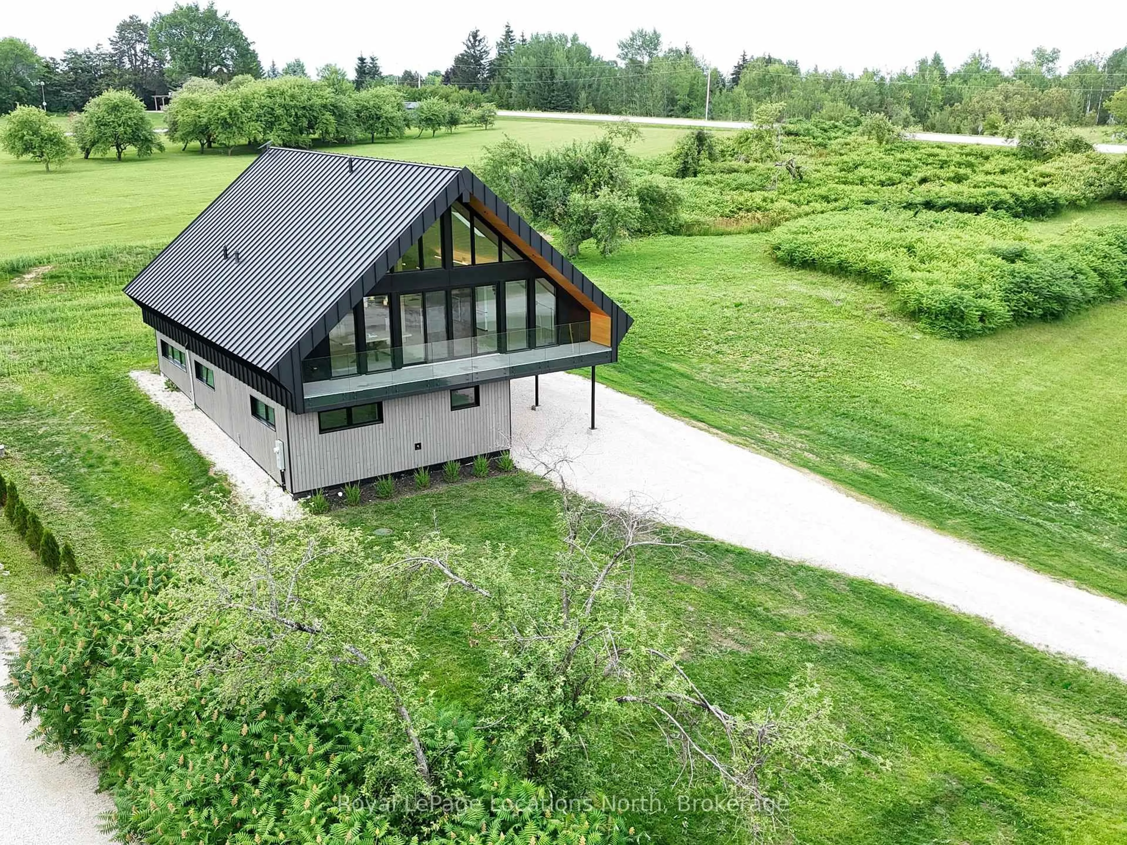 A pic from outside/outdoor area/front of a property/back of a property/a pic from drone, unknown for 111 Slabtown Rd, Blue Mountains Ontario N0H 1J0