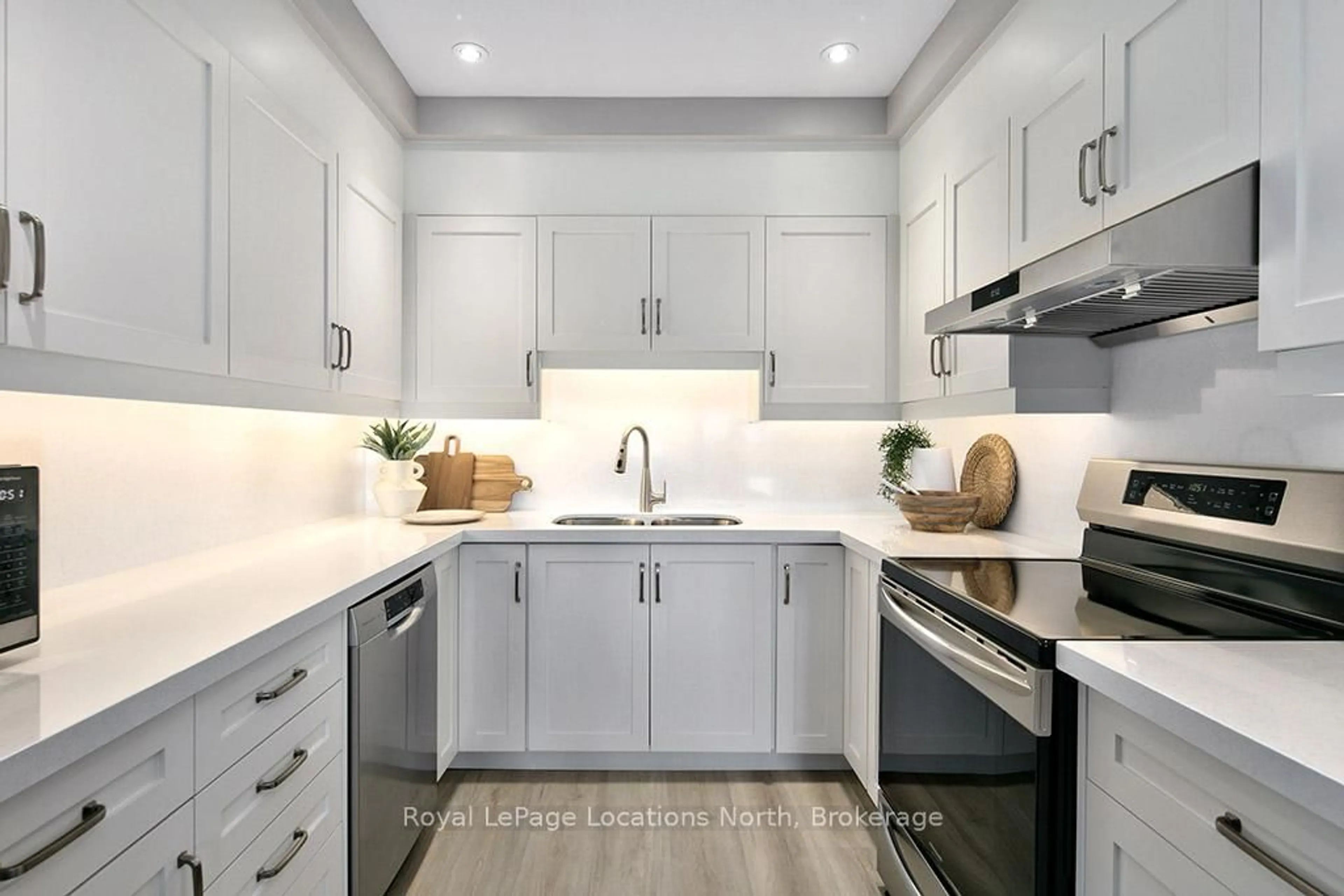 Contemporary kitchen, ceramic/tile floor for 25 Beaver St #304, Blue Mountains Ontario N0H 2P0
