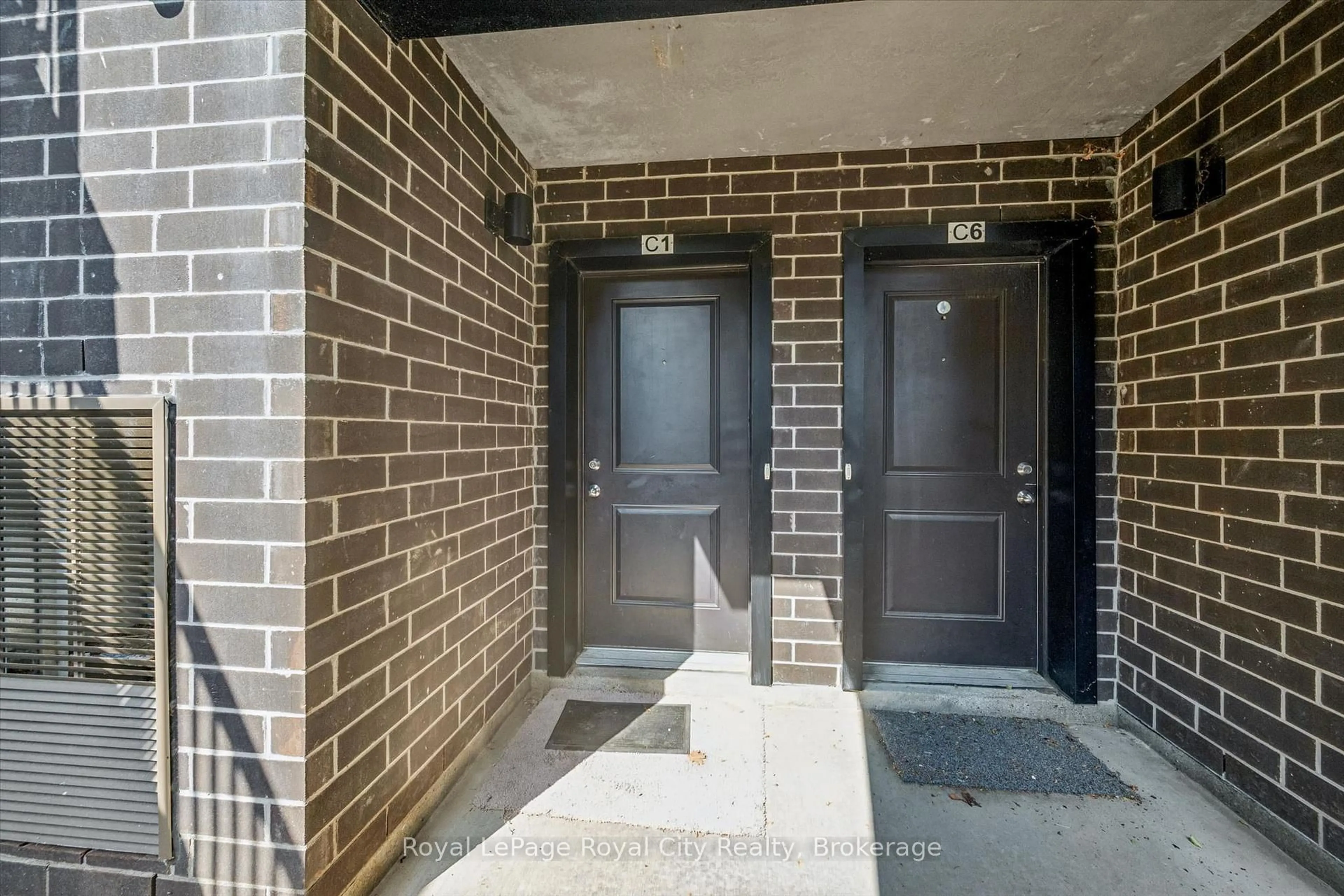 Indoor entryway for 190 Century Hill Dr #C1, Kitchener Ontario N2E 2W6