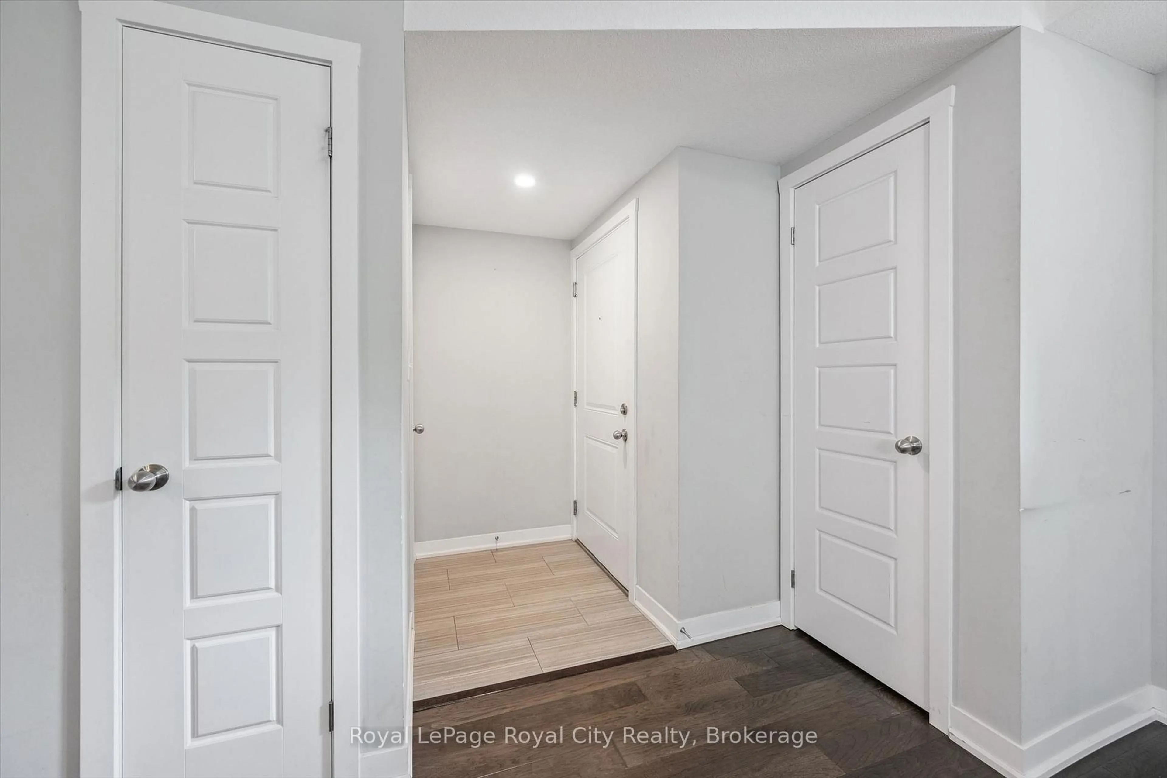 Indoor entryway for 190 Century Hill Dr #C1, Kitchener Ontario N2E 2W6