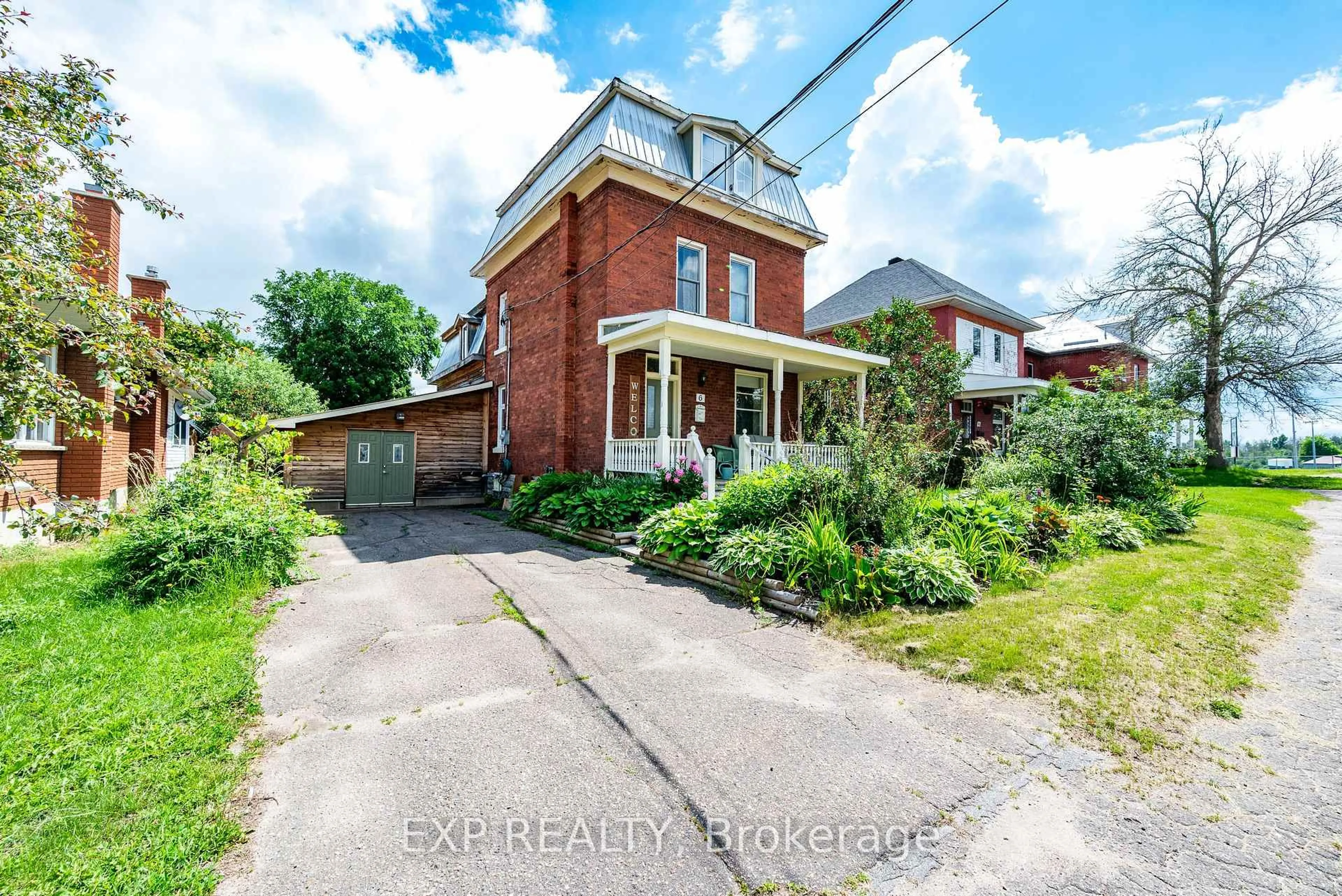 A pic from outside/outdoor area/front of a property/back of a property/a pic from drone, building for 6 CRAWFORD St, Cobden Ontario K0J 1K0