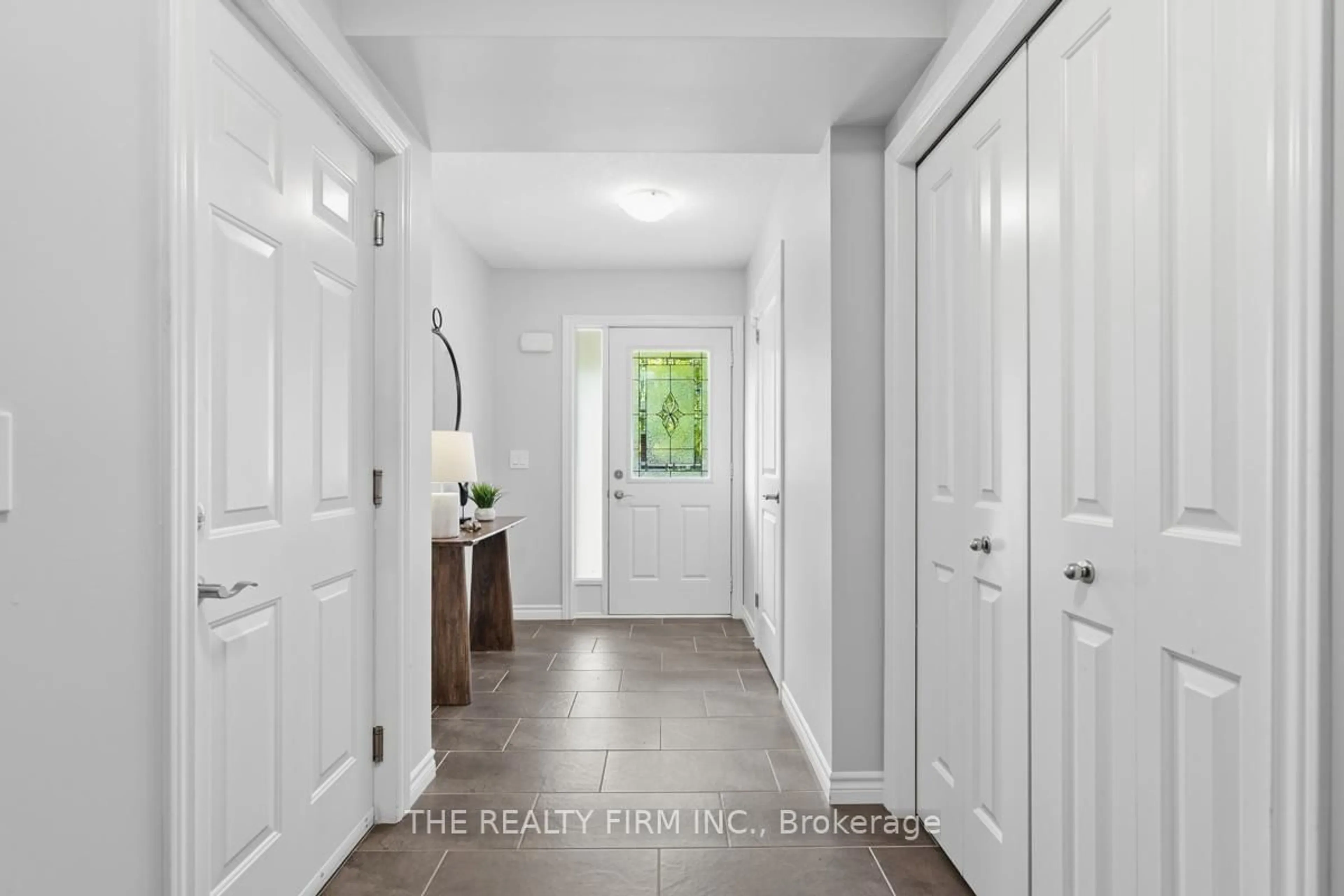 Indoor entryway for 1010 FANSHAWE PARK Rd #59, London North Ontario N5X 0K9