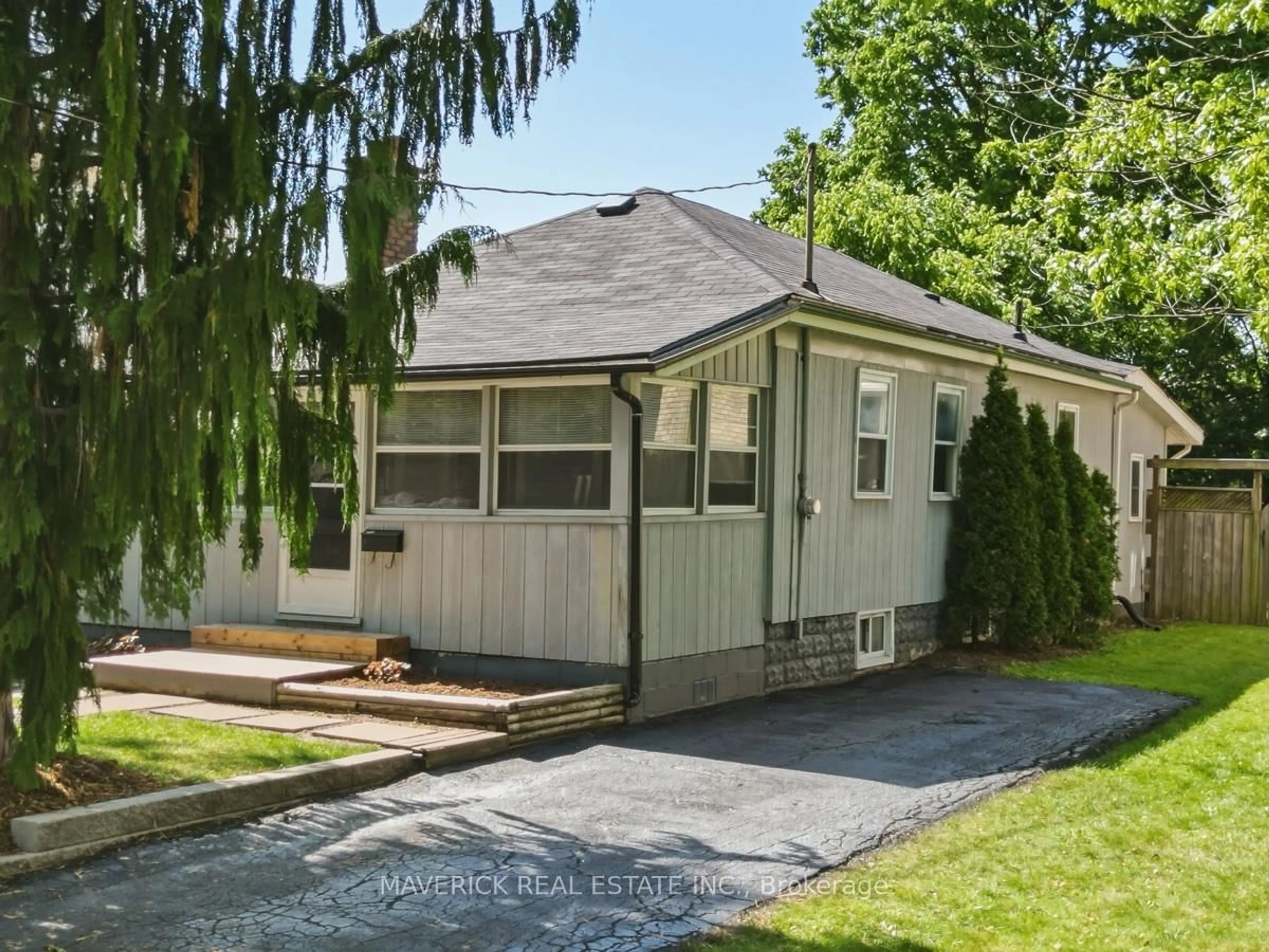 Home with vinyl exterior material, street for 226 Grand Ave, London South Ontario N6C 1M7
