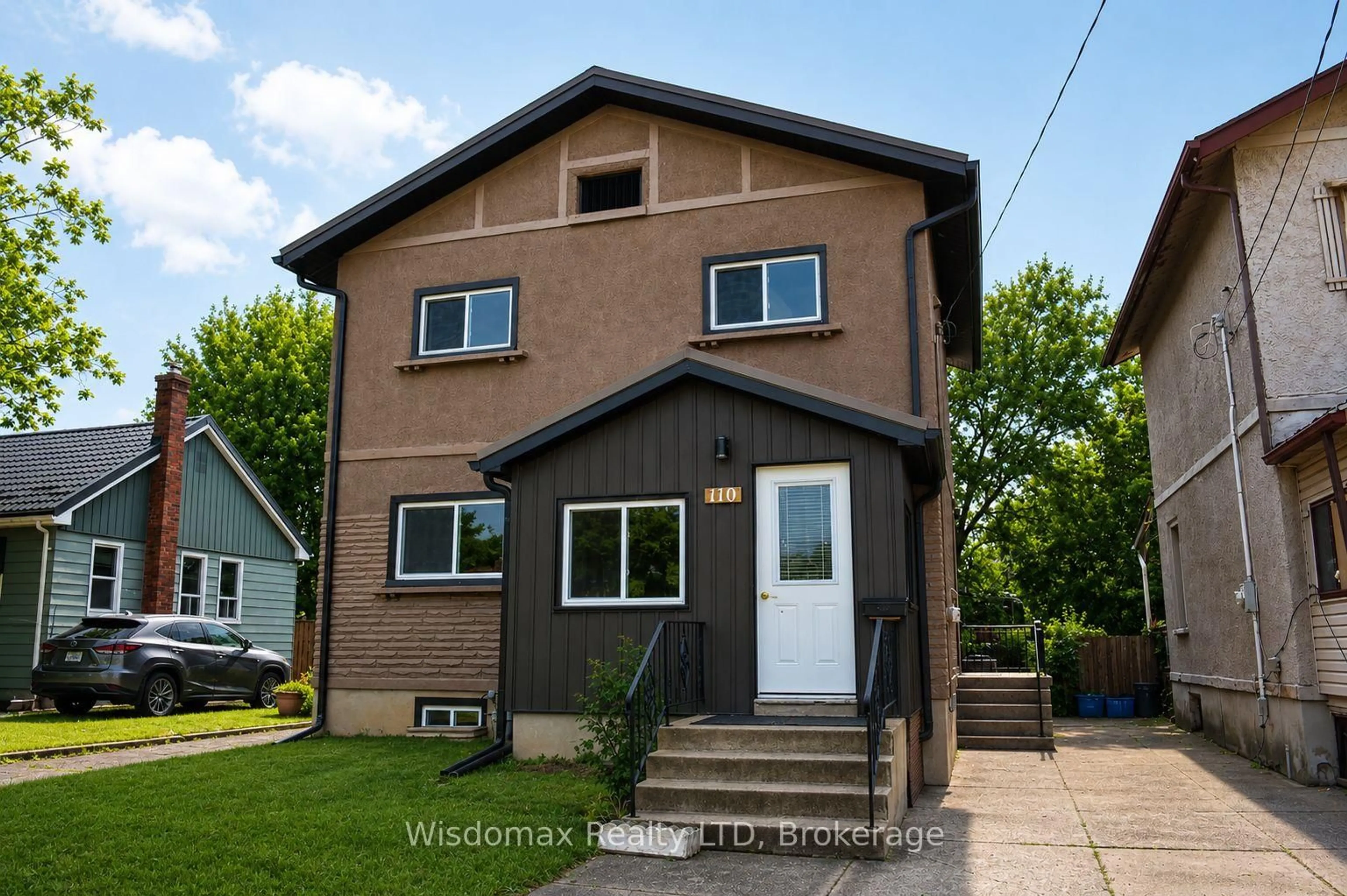 Home with vinyl exterior material, street for 110 Queen St, Thorold Ontario L2V 3N9