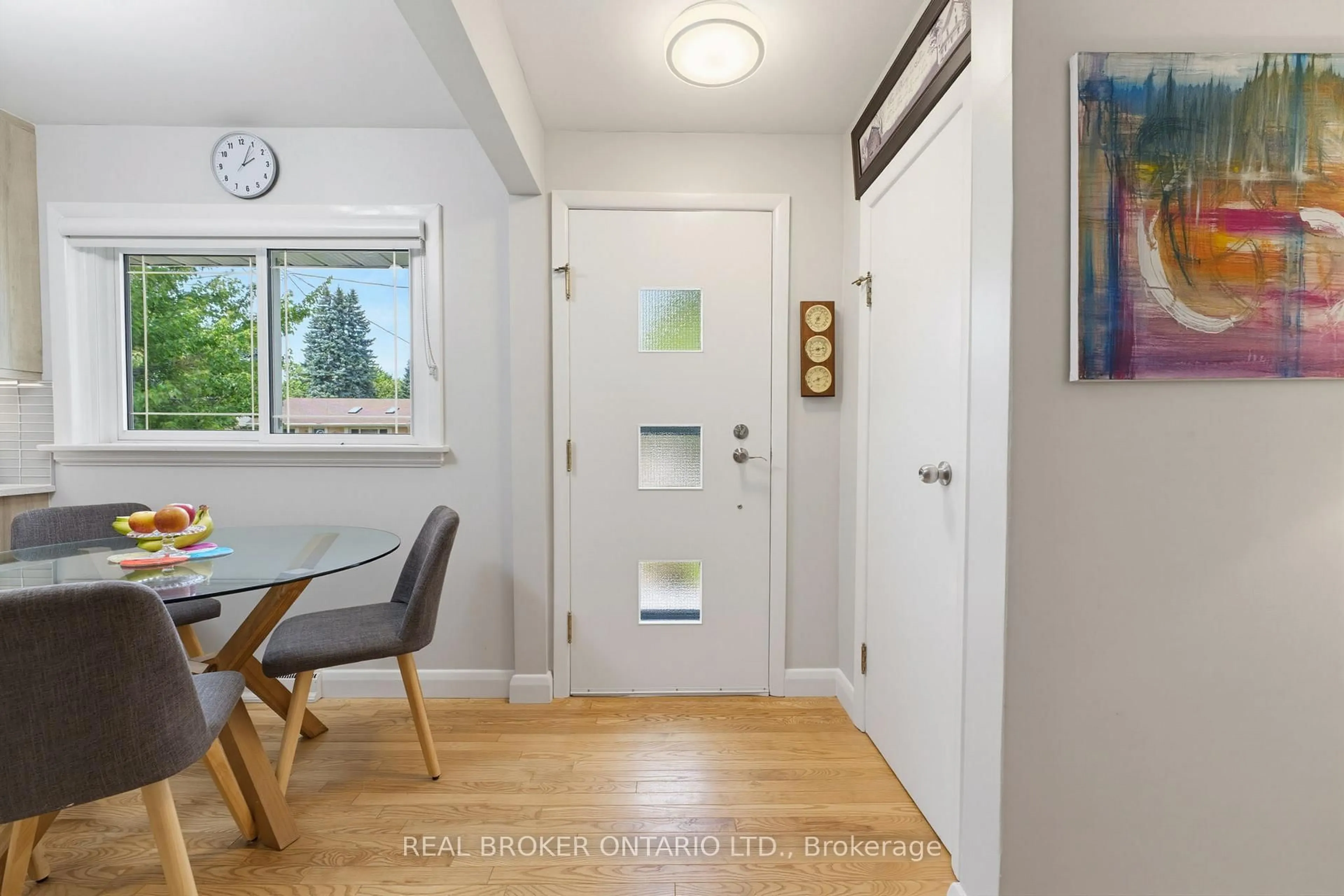 Indoor entryway for 181 Rodney St, Waterloo Ontario N2J 1G4