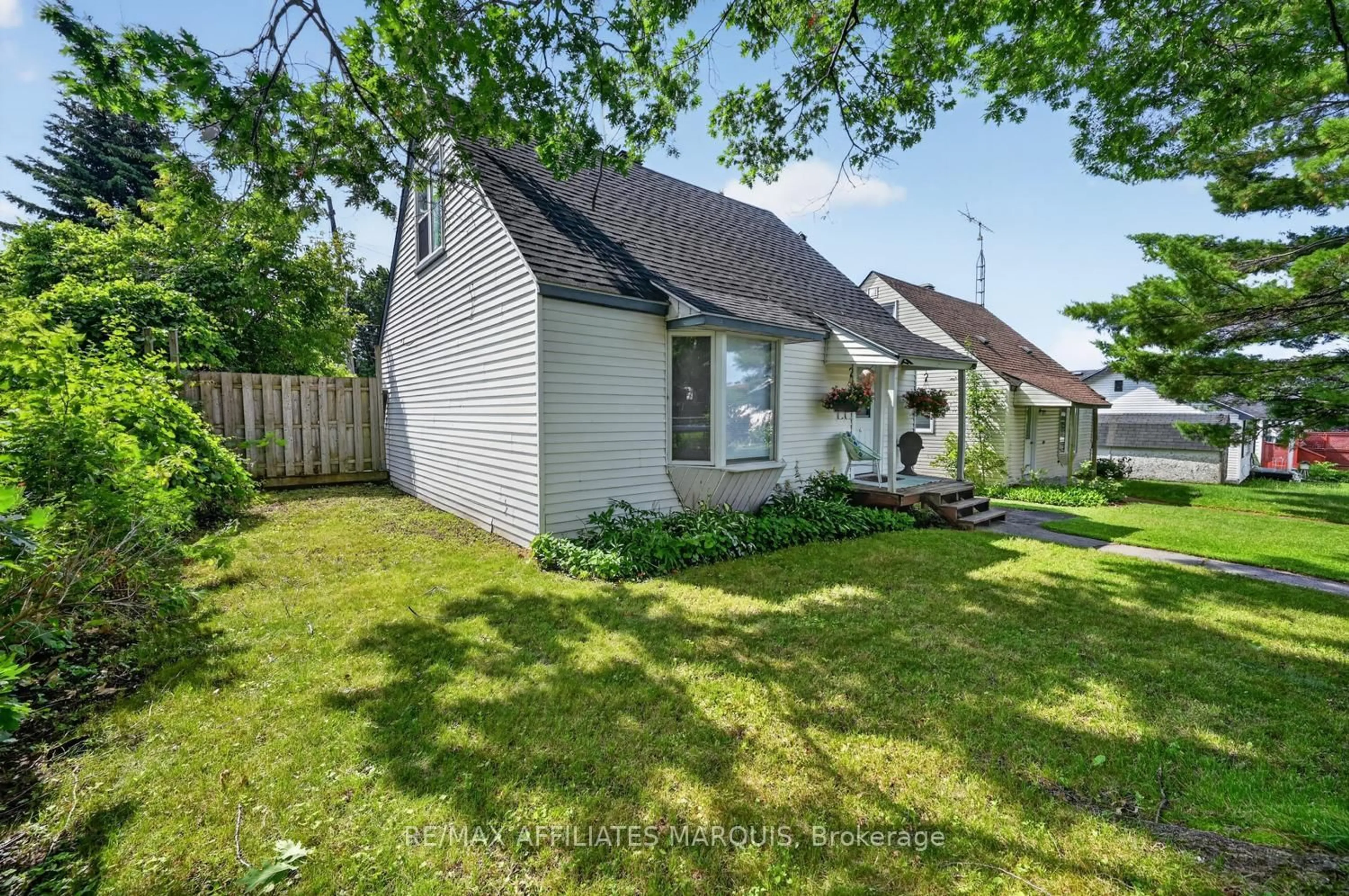 Unknown for 12 Churchill Cres, Smiths Falls Ontario K7A 3H4