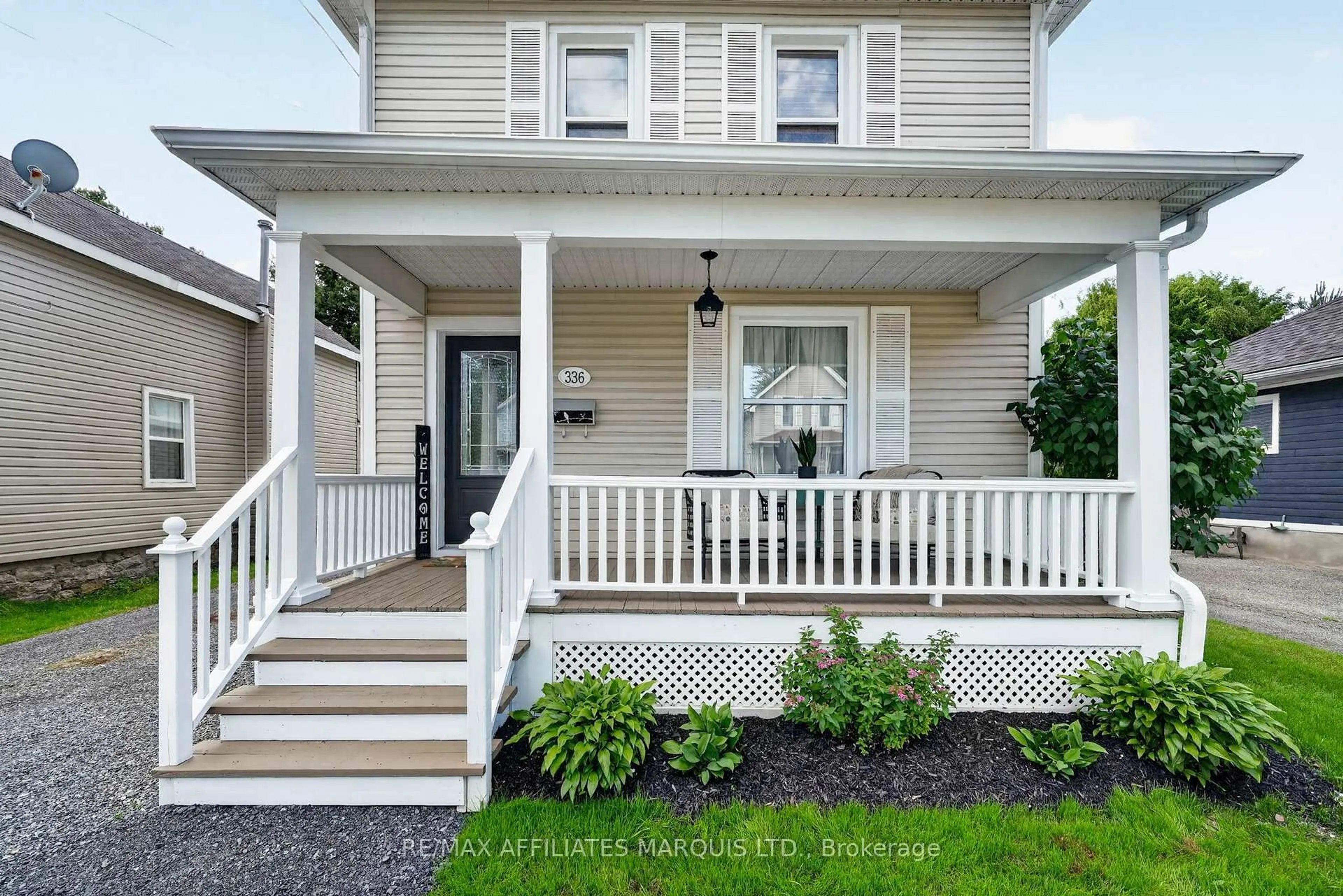 Home with vinyl exterior material, street for 336 Amelia St, Cornwall Ontario K6H 3P5