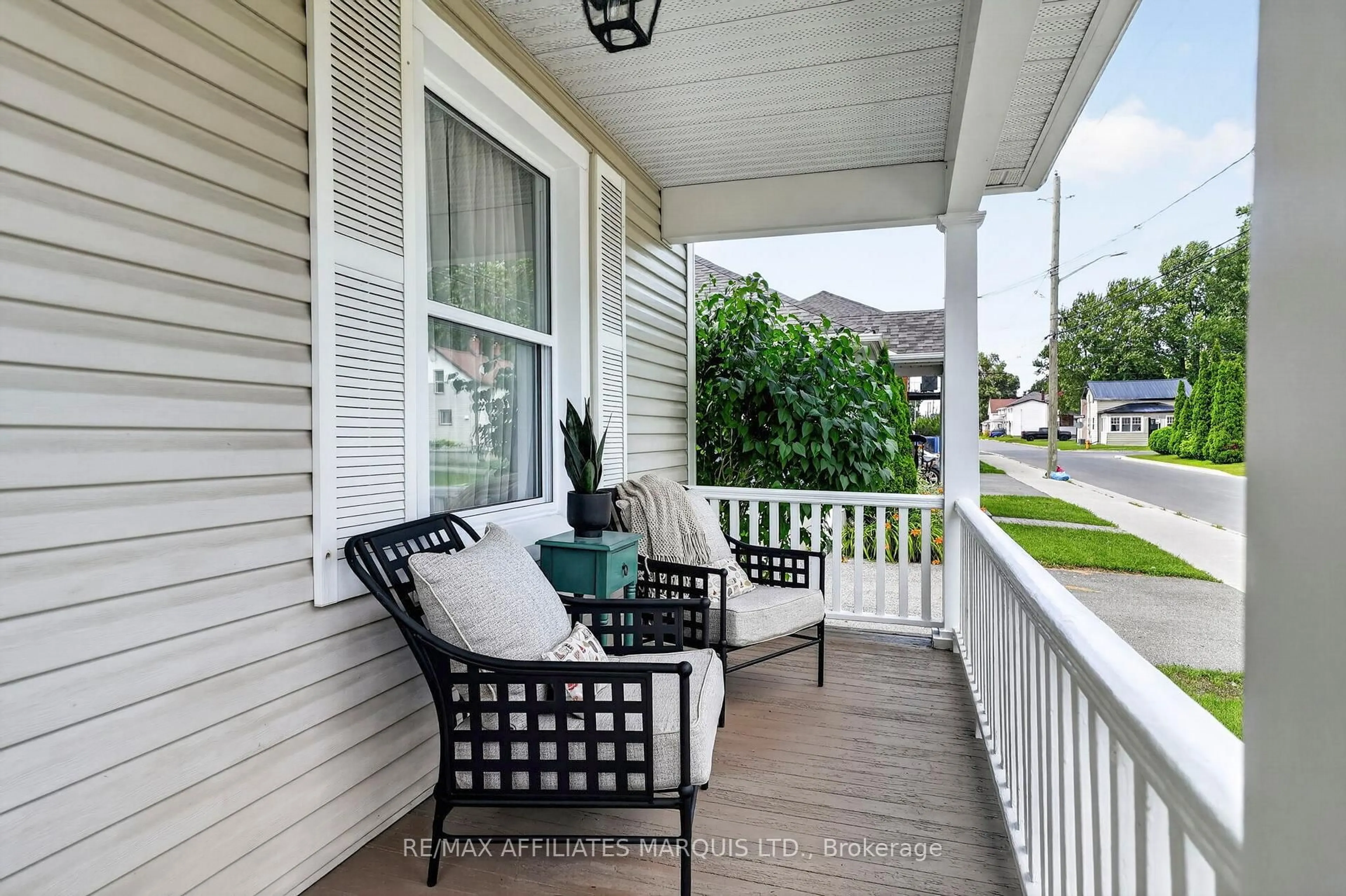 Patio, street for 336 Amelia St, Cornwall Ontario K6H 3P5