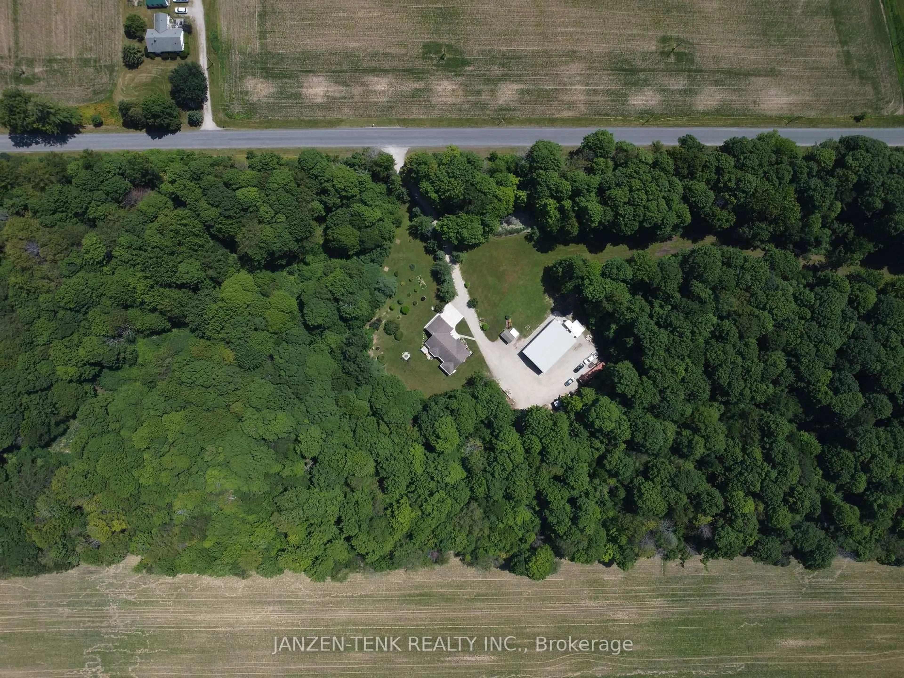 A pic from outside/outdoor area/front of a property/back of a property/a pic from drone, building for 5757 Carter Rd, Malahide Ontario N0J 1T0