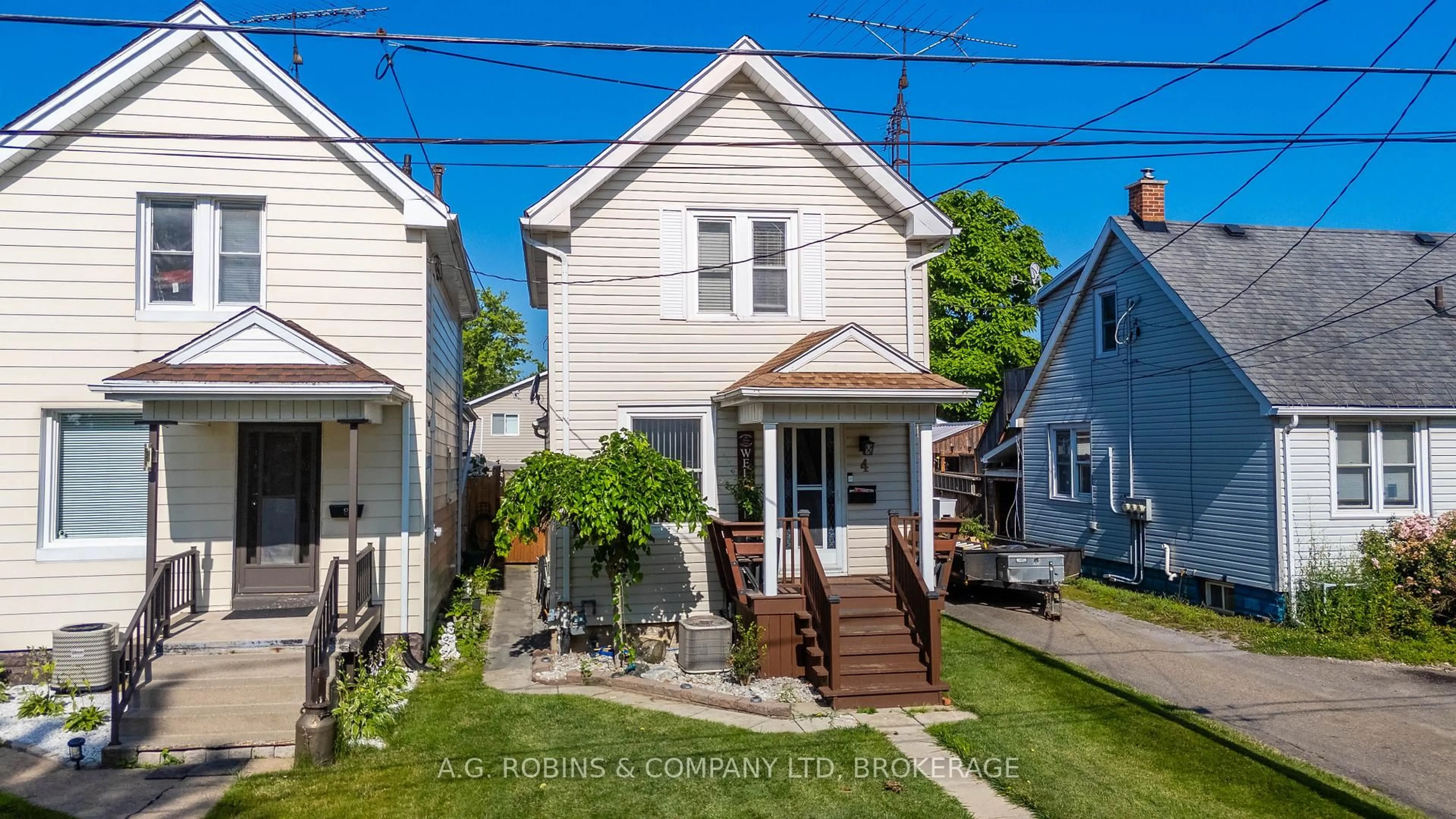 A pic from outside/outdoor area/front of a property/back of a property/a pic from drone, street for 4 Clifford Ave, Welland Ontario L3C 2G1