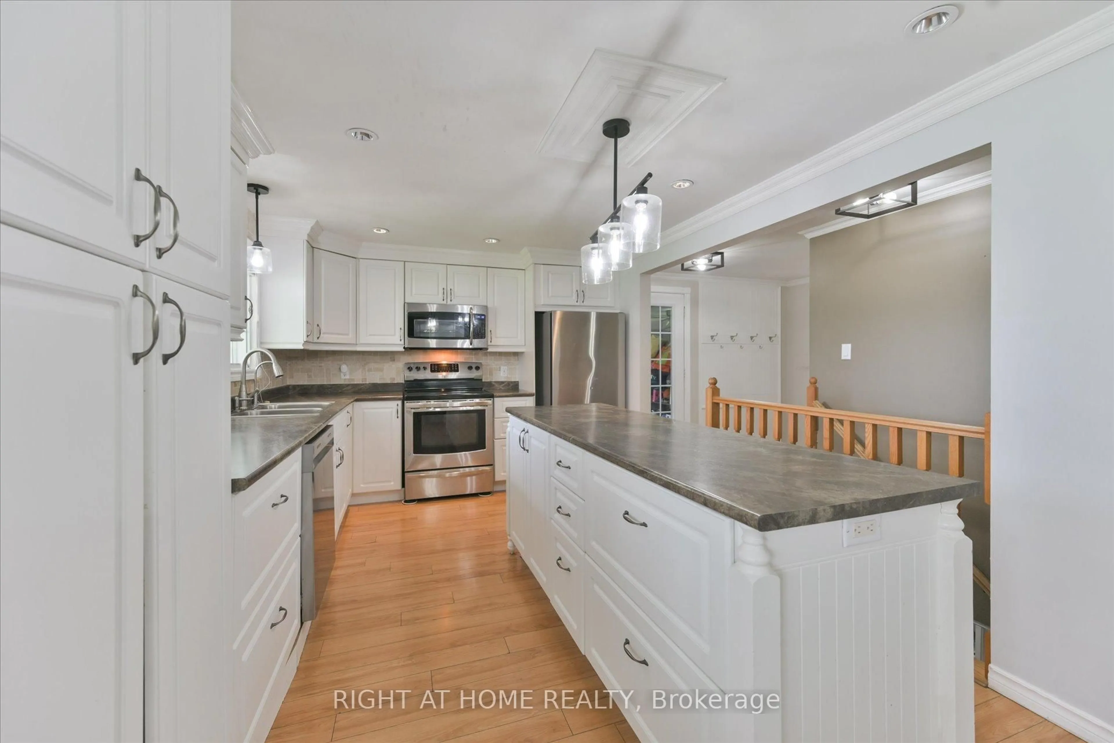 Open concept kitchen, ceramic/tile floor for 158 Mcfarlin Dr, West Grey Ontario N0G 2L0