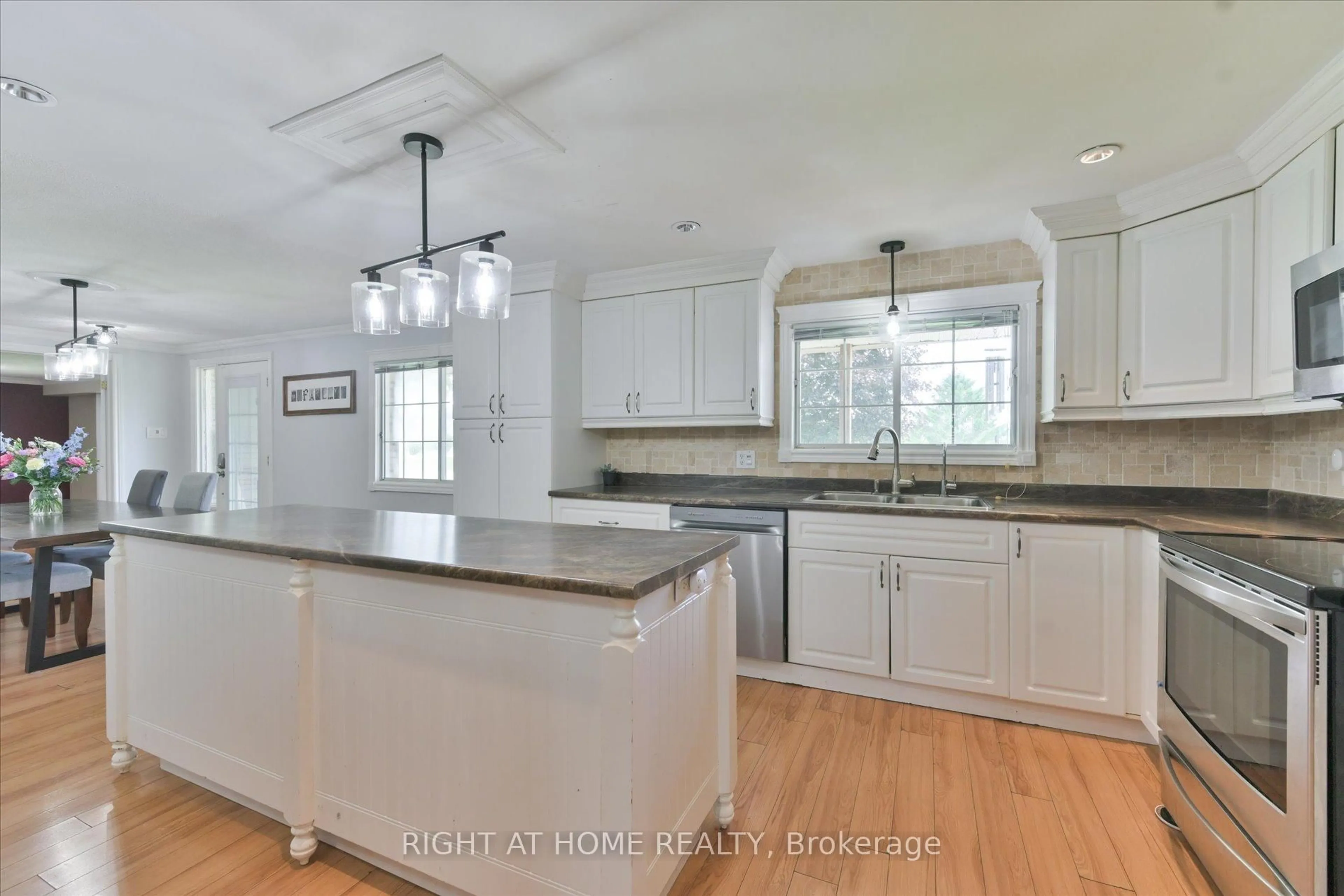 Open concept kitchen, ceramic/tile floor for 158 Mcfarlin Dr, West Grey Ontario N0G 2L0