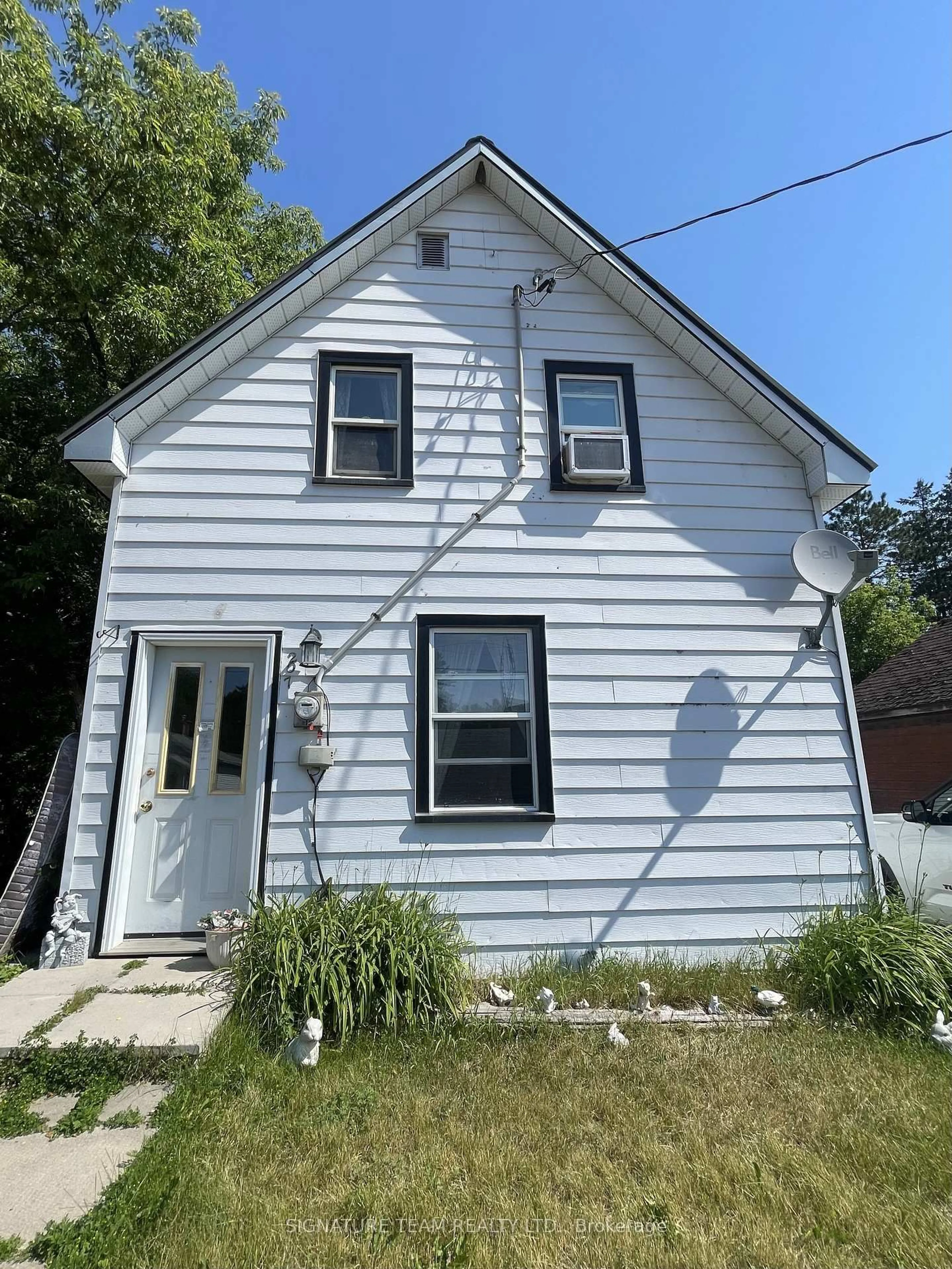 Home with vinyl exterior material, street for 207 Jane St, Eganville Ontario K0J 1T0