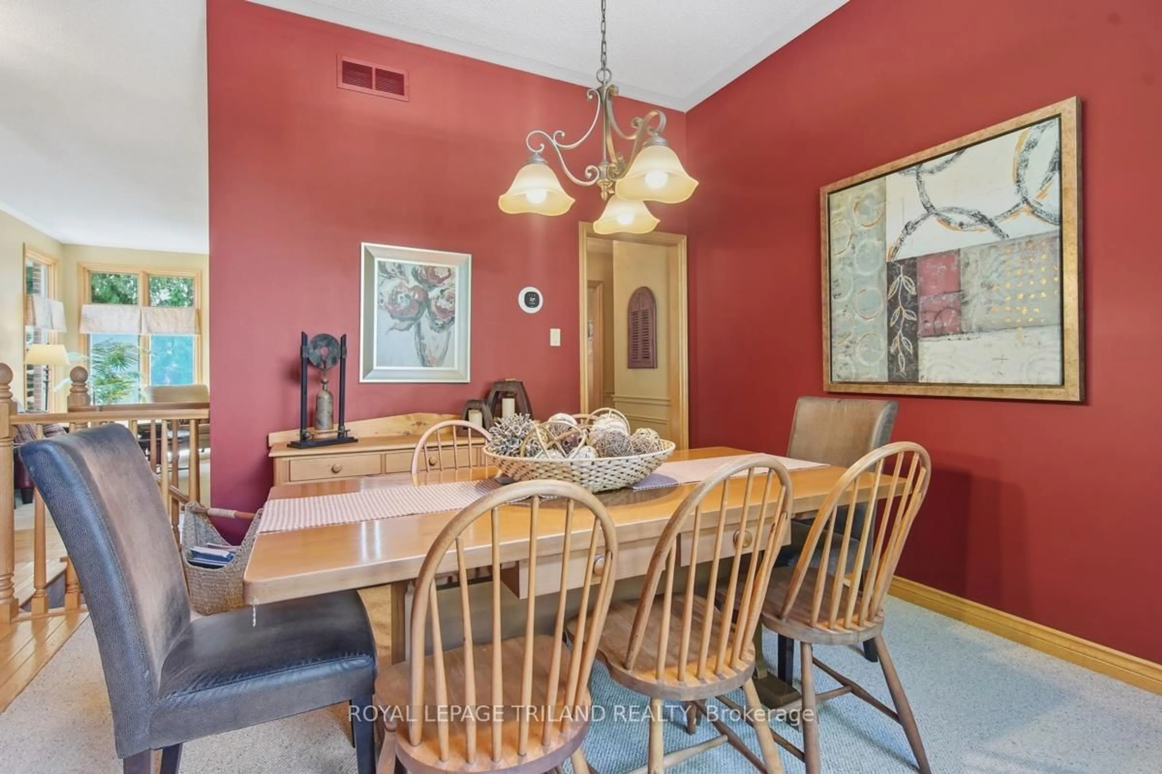 Dining room, unknown for 140 Hartson Rd, London North Ontario N6H 4Z6