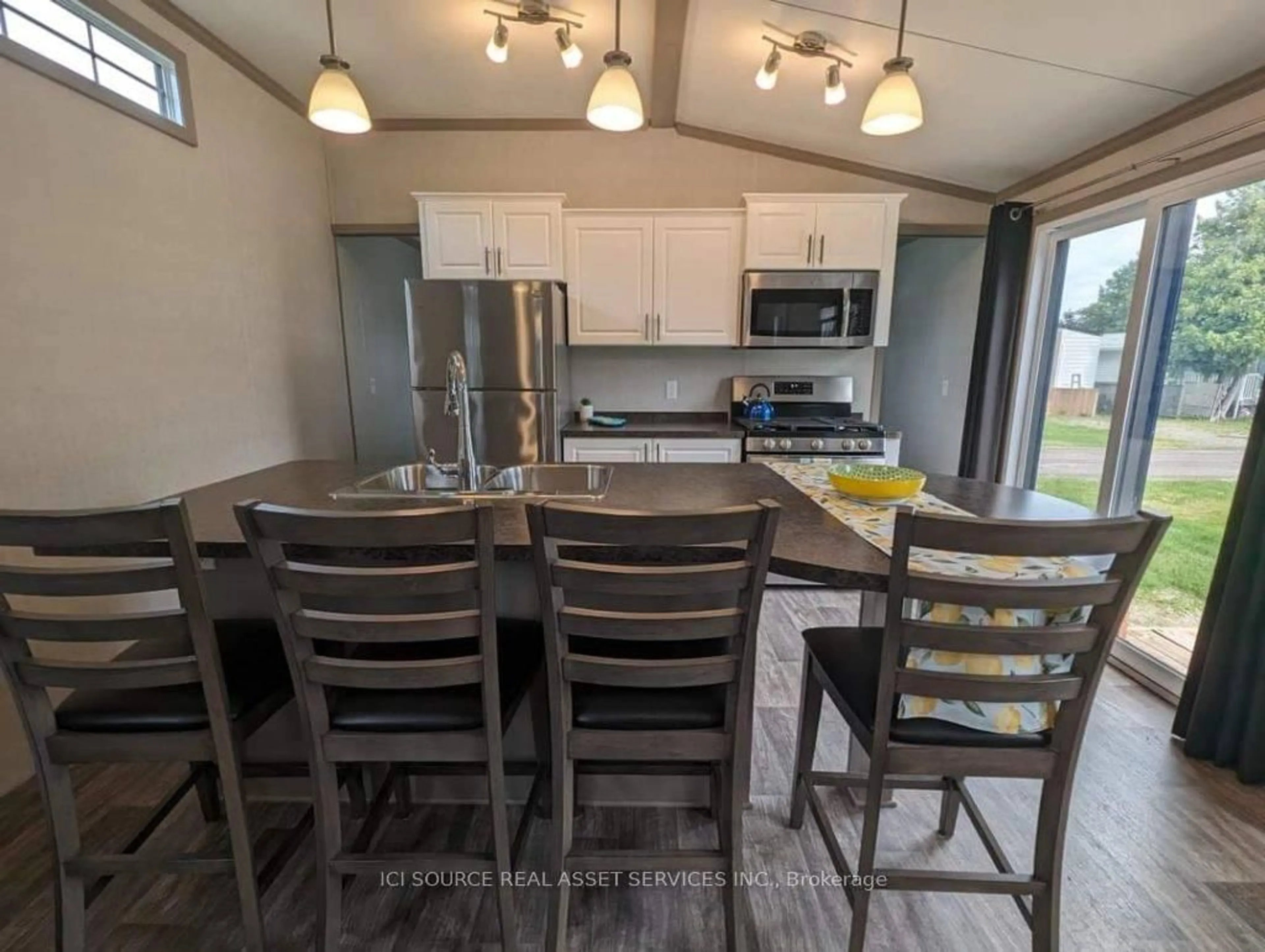 Open concept kitchen, unknown for 1082 Shamrock Marina Rd #SMR44, Gravenhurst Ontario P0E 1N0