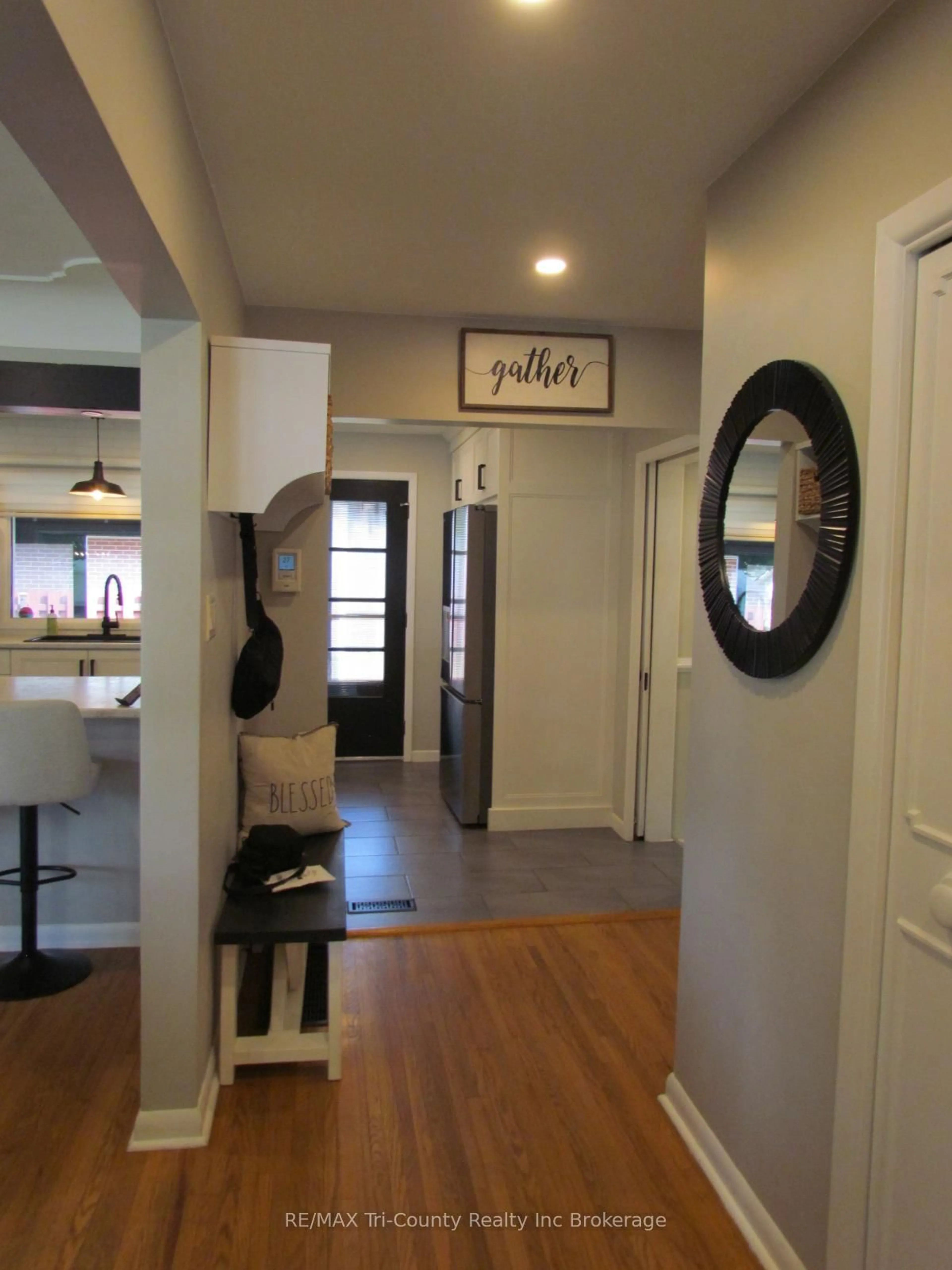 Indoor entryway for 30 Fairfield Cres, Tillsonburg Ontario N4G 2B4