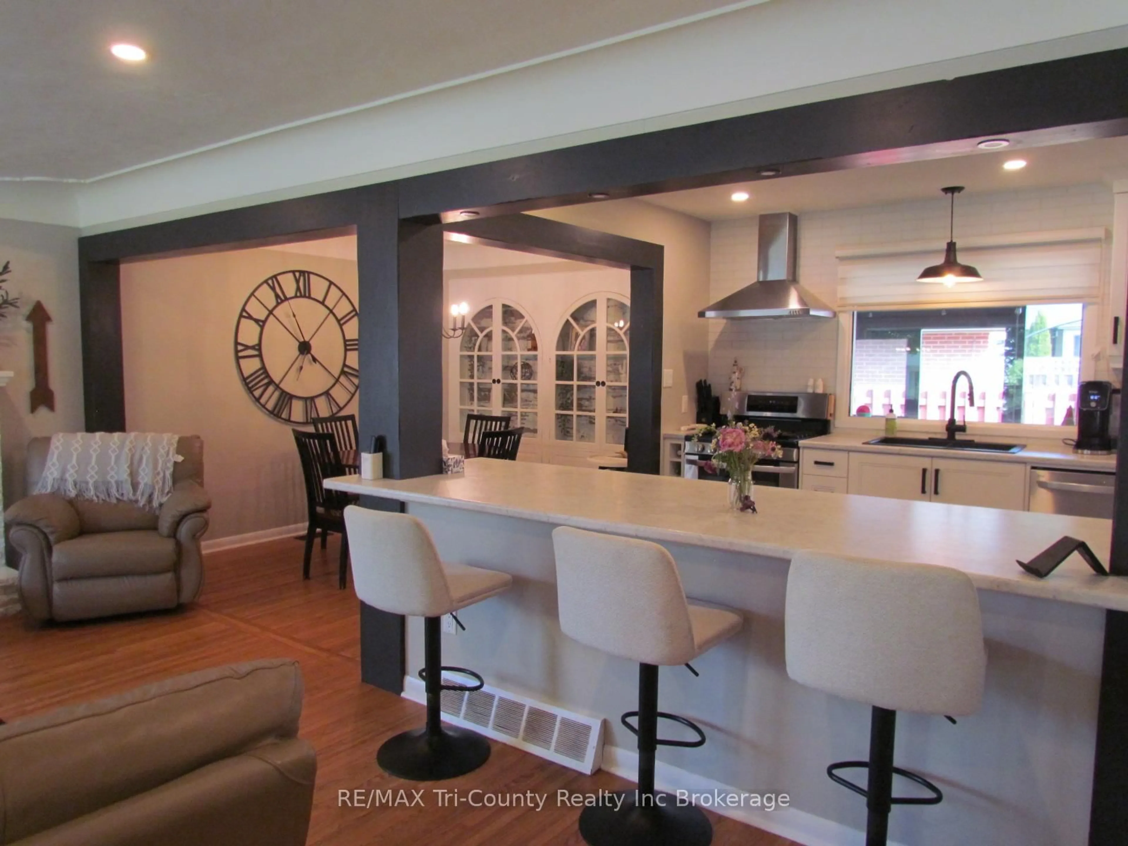 Open concept kitchen, ceramic/tile floor for 30 Fairfield Cres, Tillsonburg Ontario N4G 2B4