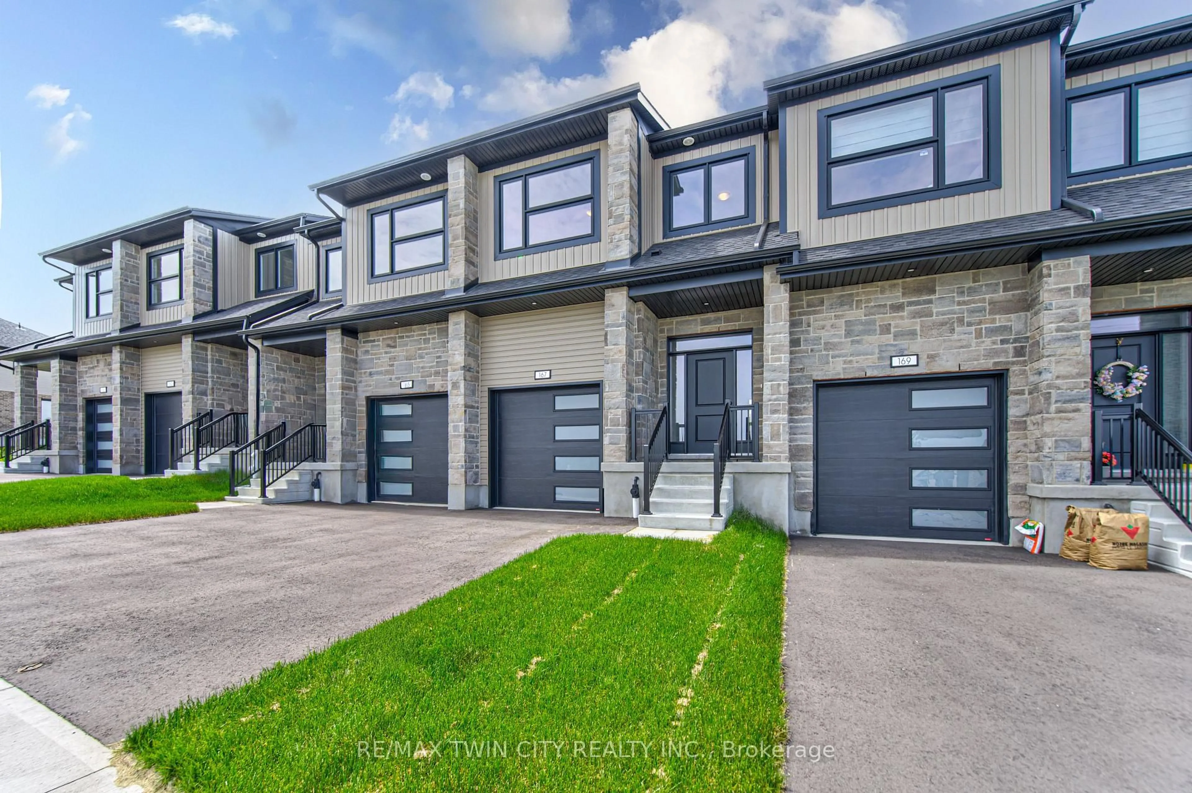 A pic from outside/outdoor area/front of a property/back of a property/a pic from drone, street for 167 Dunnigan Dr, Kitchener Ontario N2B 0B1