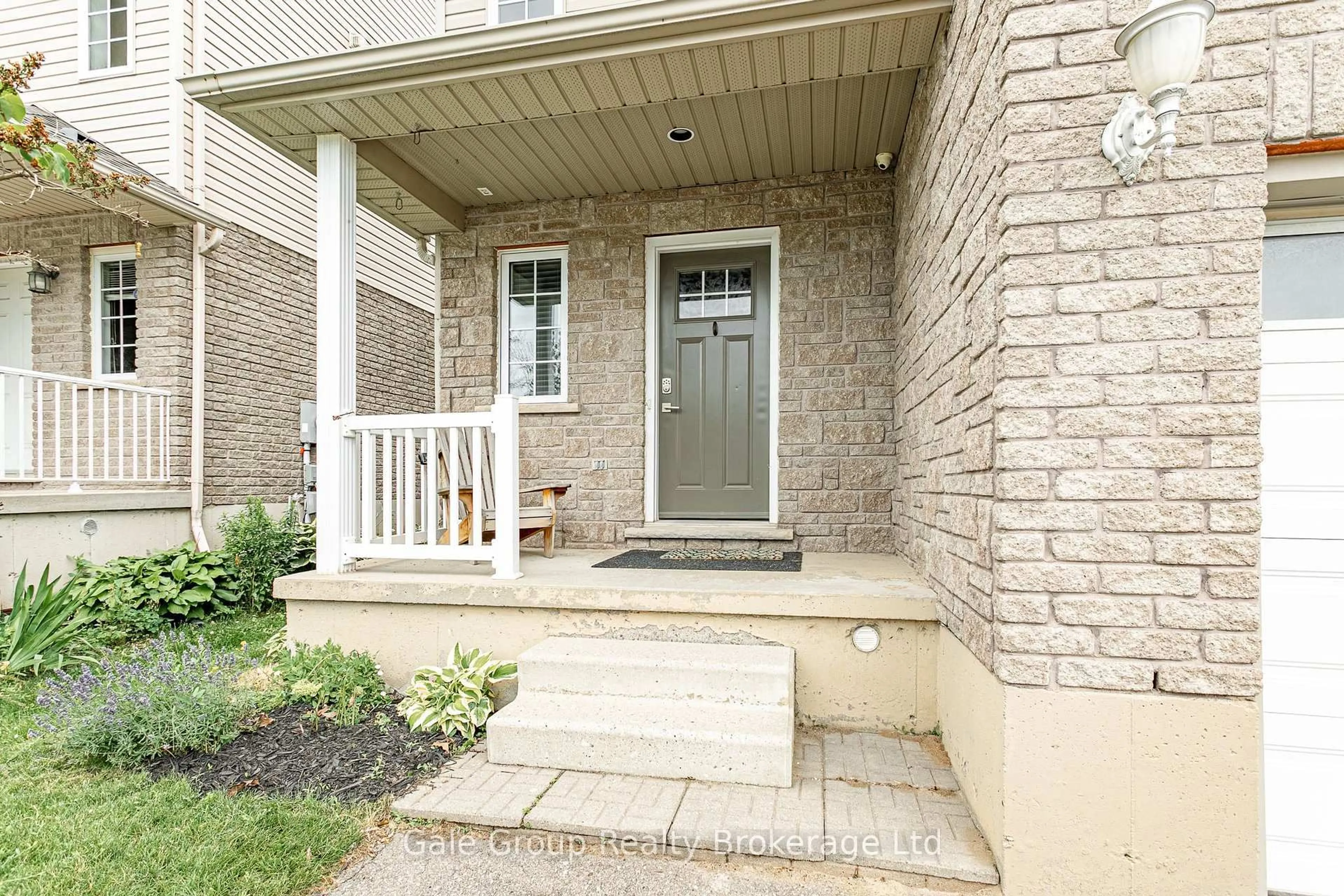 Indoor entryway for 719 Southwood Way, Woodstock Ontario N4V 1H5