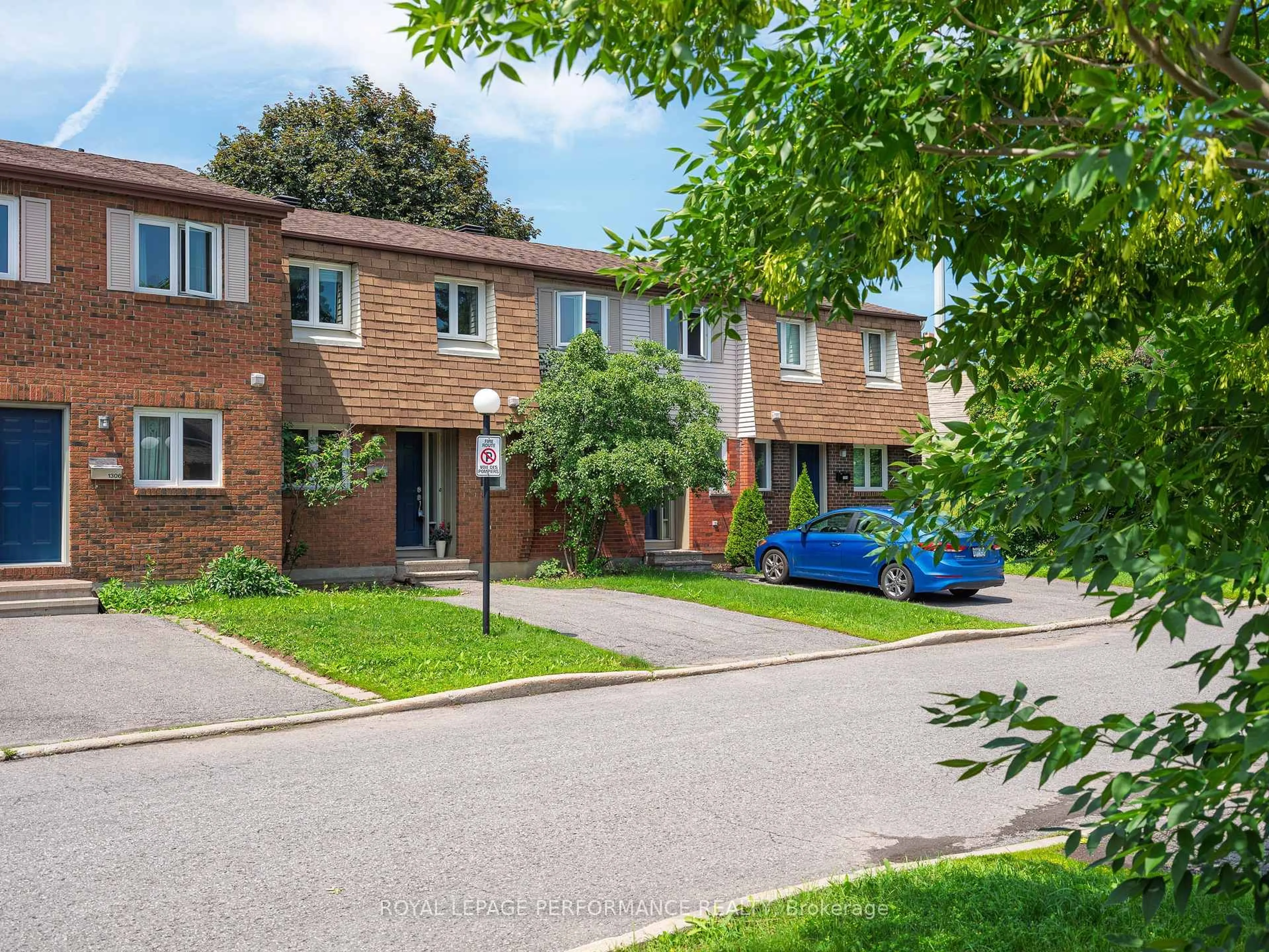 A pic from outside/outdoor area/front of a property/back of a property/a pic from drone, street for 1304 Alness Crt #16, Ottawa Ontario K1B 5H2
