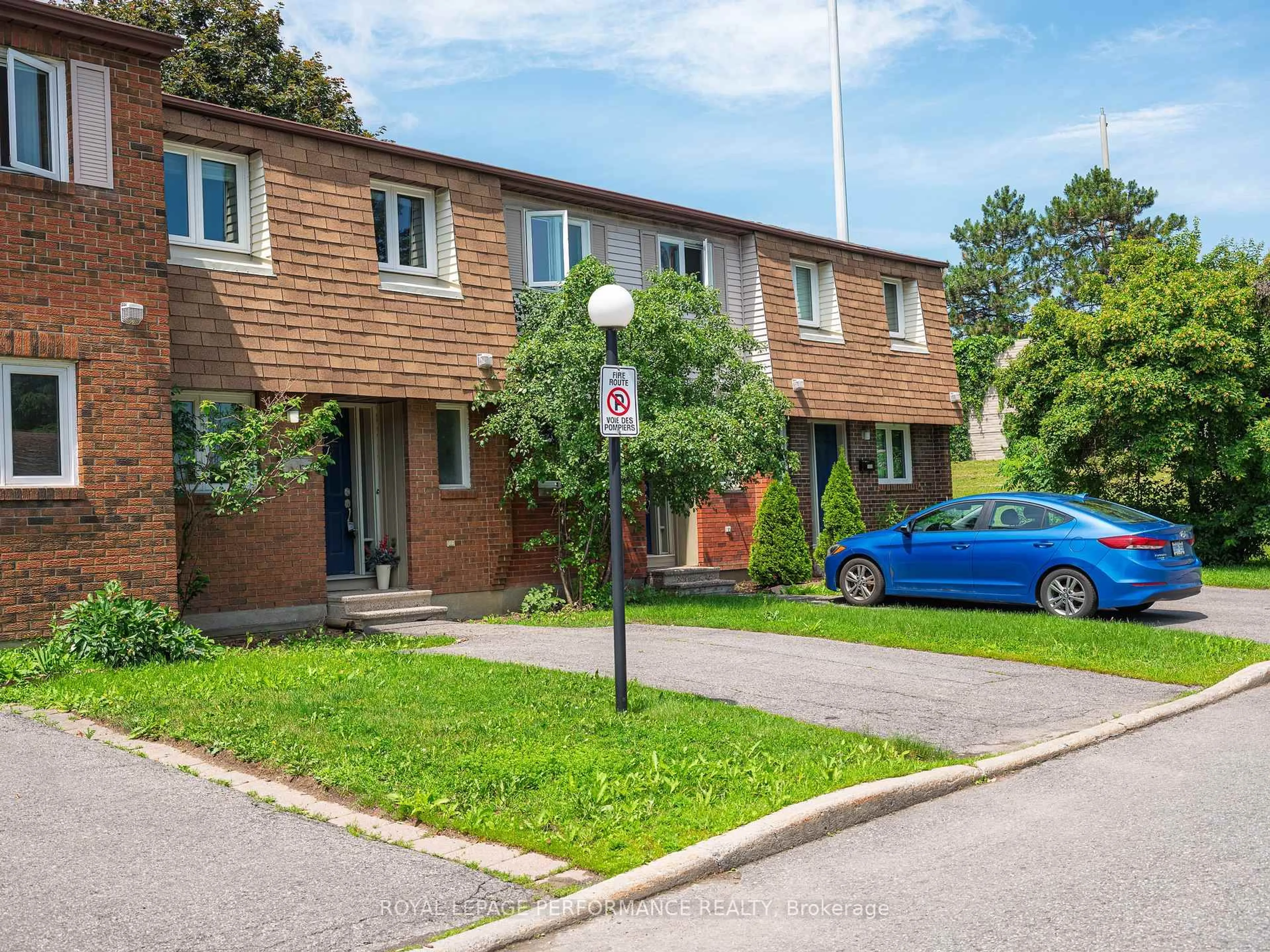 A pic from outside/outdoor area/front of a property/back of a property/a pic from drone, street for 1304 Alness Crt #16, Ottawa Ontario K1B 5H2