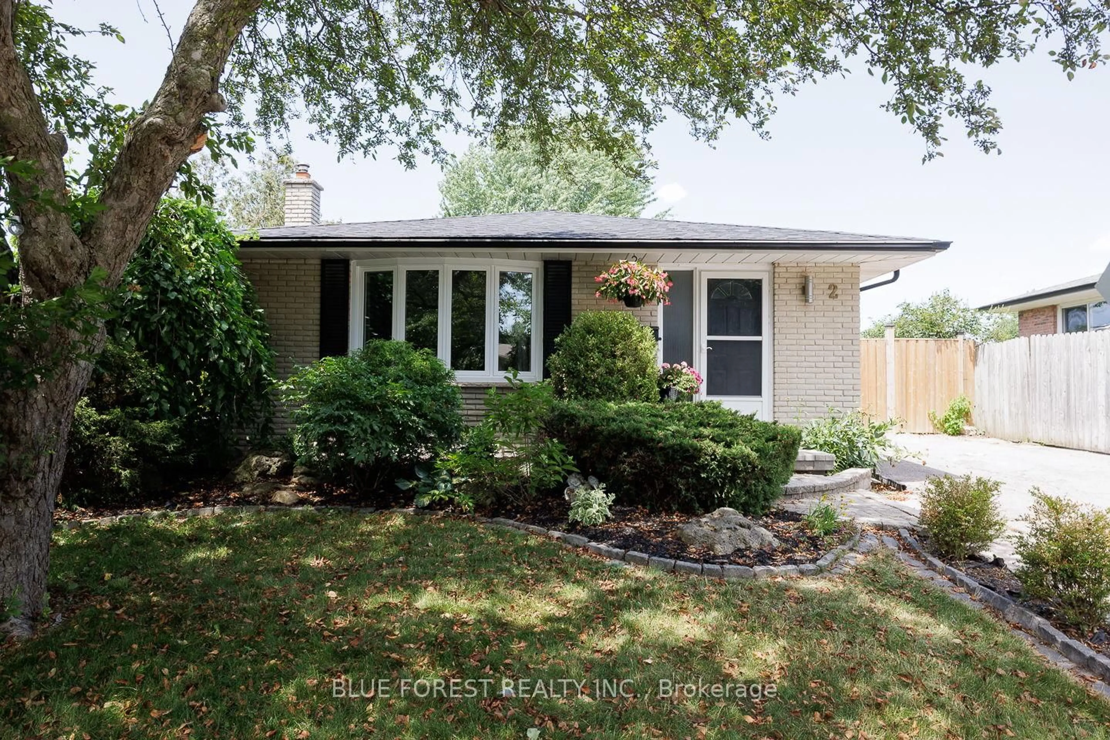 Unknown for 2 Surrey Cres, London South Ontario N6E 1T6