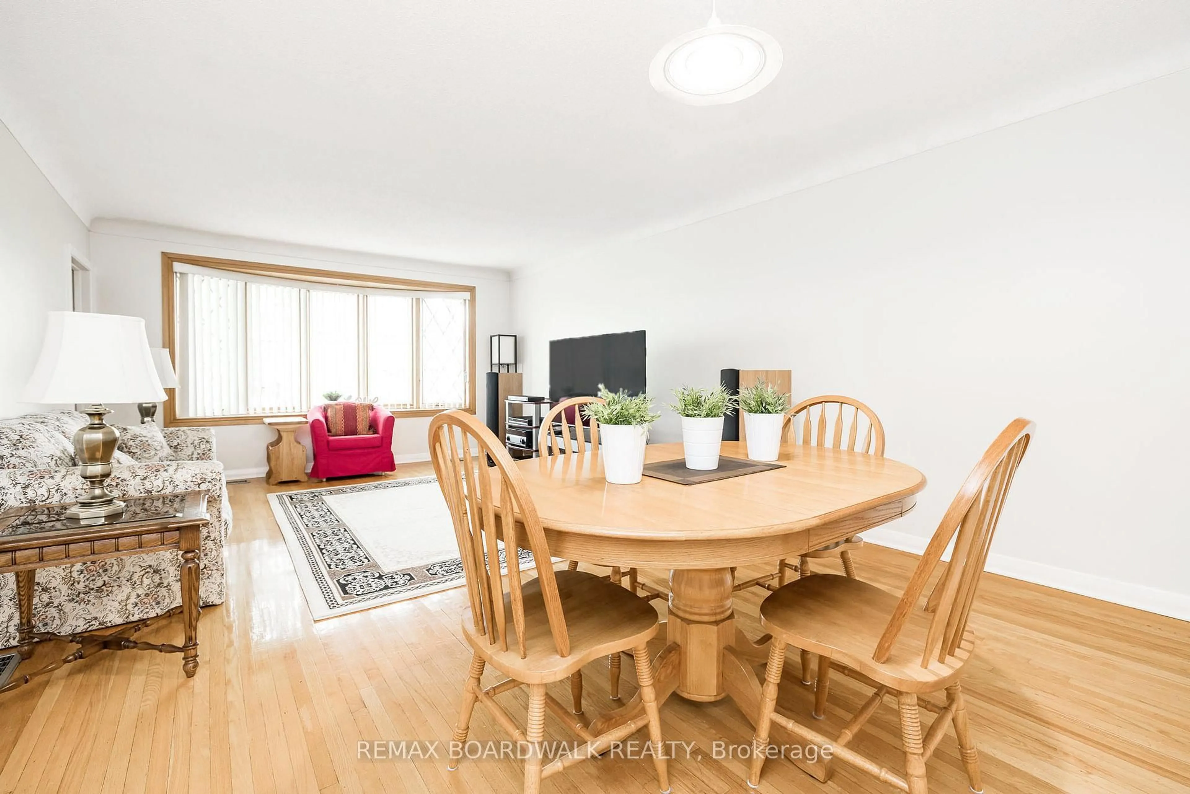 Dining room, wood/laminate floor for 477 Edgeworth Ave, Ottawa Ontario K2B 5L2