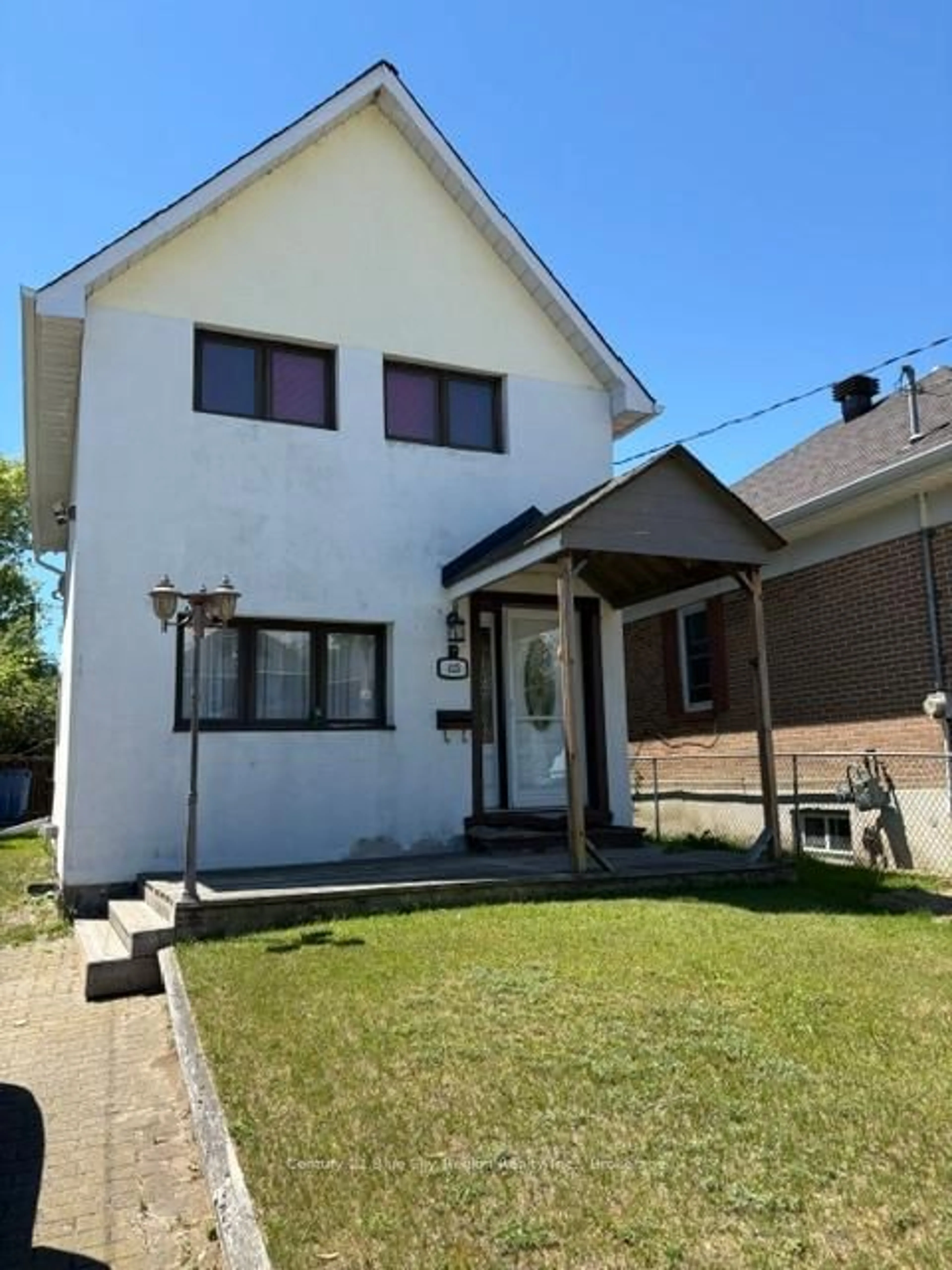 Unknown for 425 Worthington St, North Bay Ontario P1B 1H4
