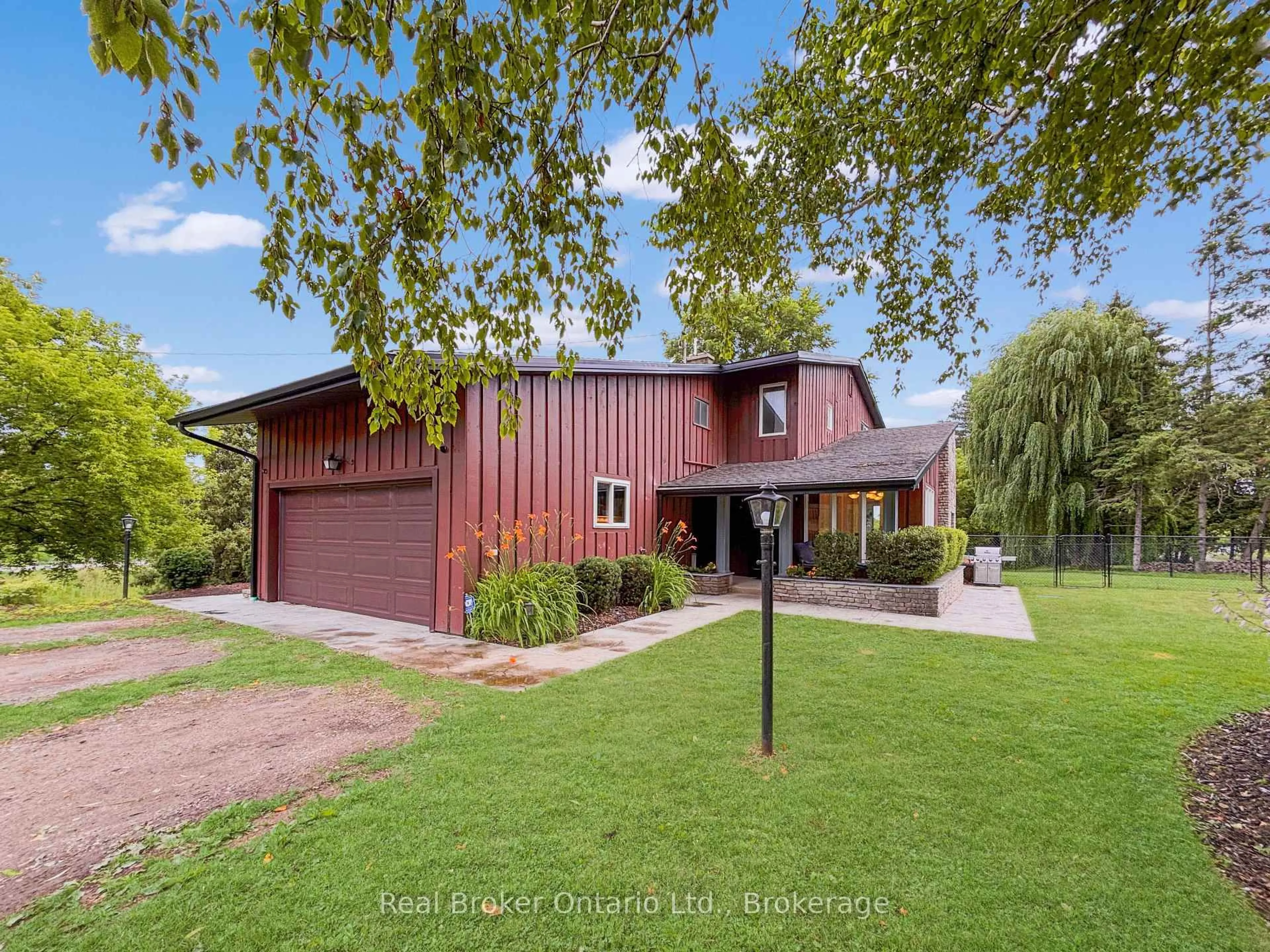 A pic from outside/outdoor area/front of a property/back of a property/a pic from drone, street for 138 Cockshutt Rd, Brantford Ontario N3T 5L6