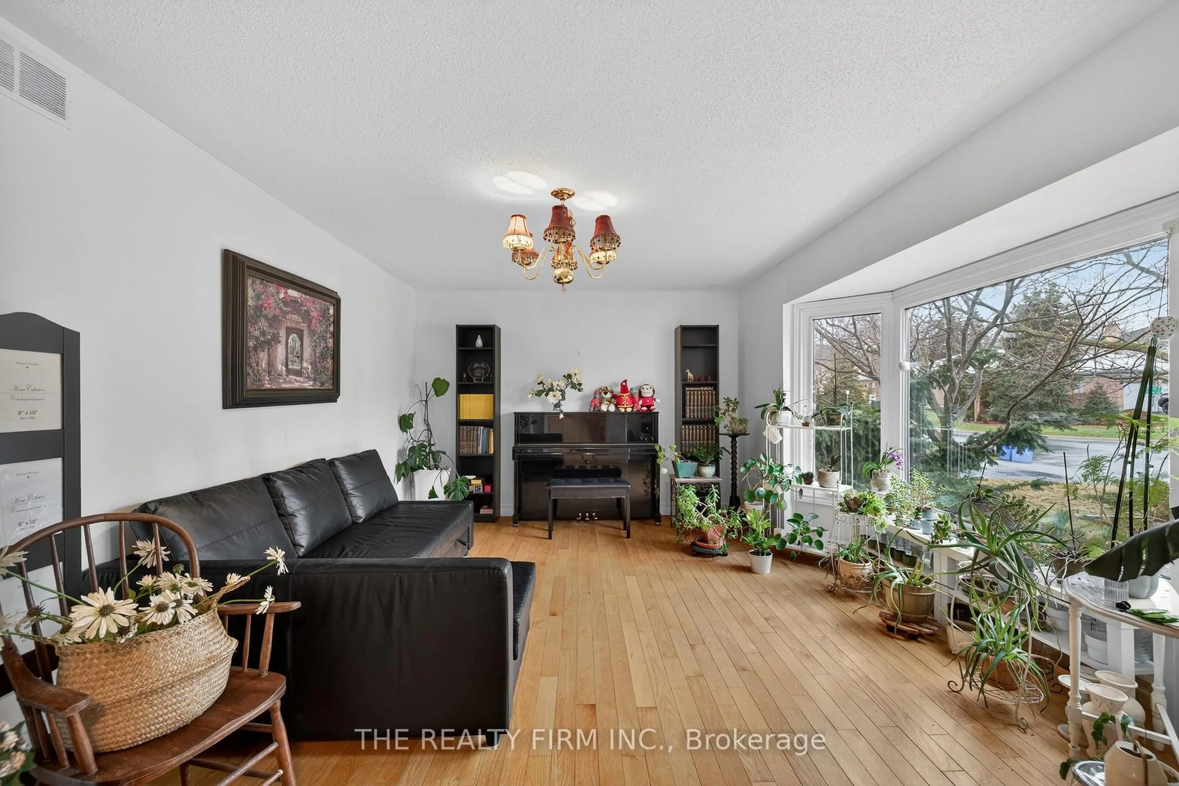Living room with furniture, unknown for 495 Jeffreybrook Clse, London North Ontario N5X 2S5