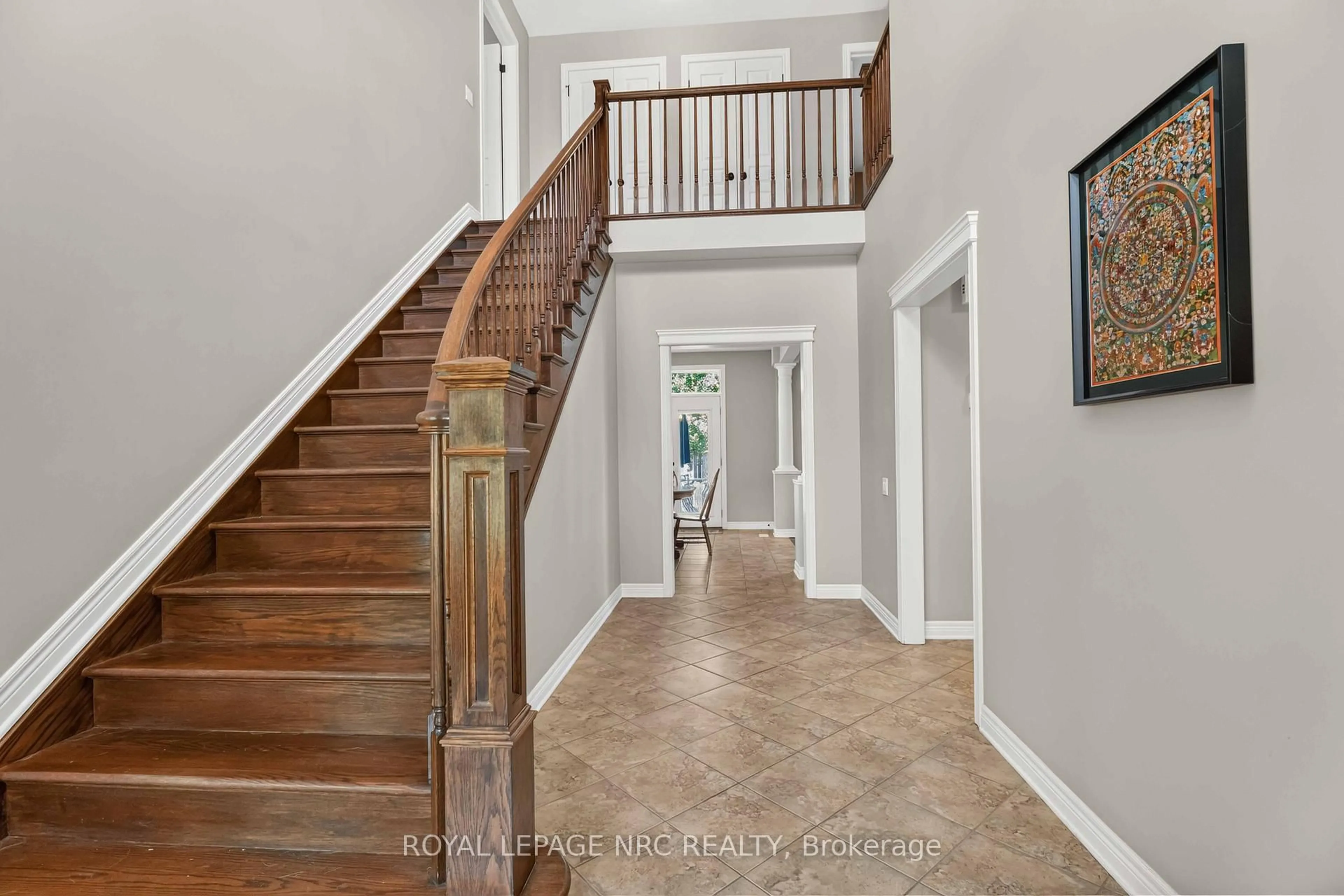 Indoor entryway for 378 Pelham Rd, St. Catharines Ontario L2S 0A2