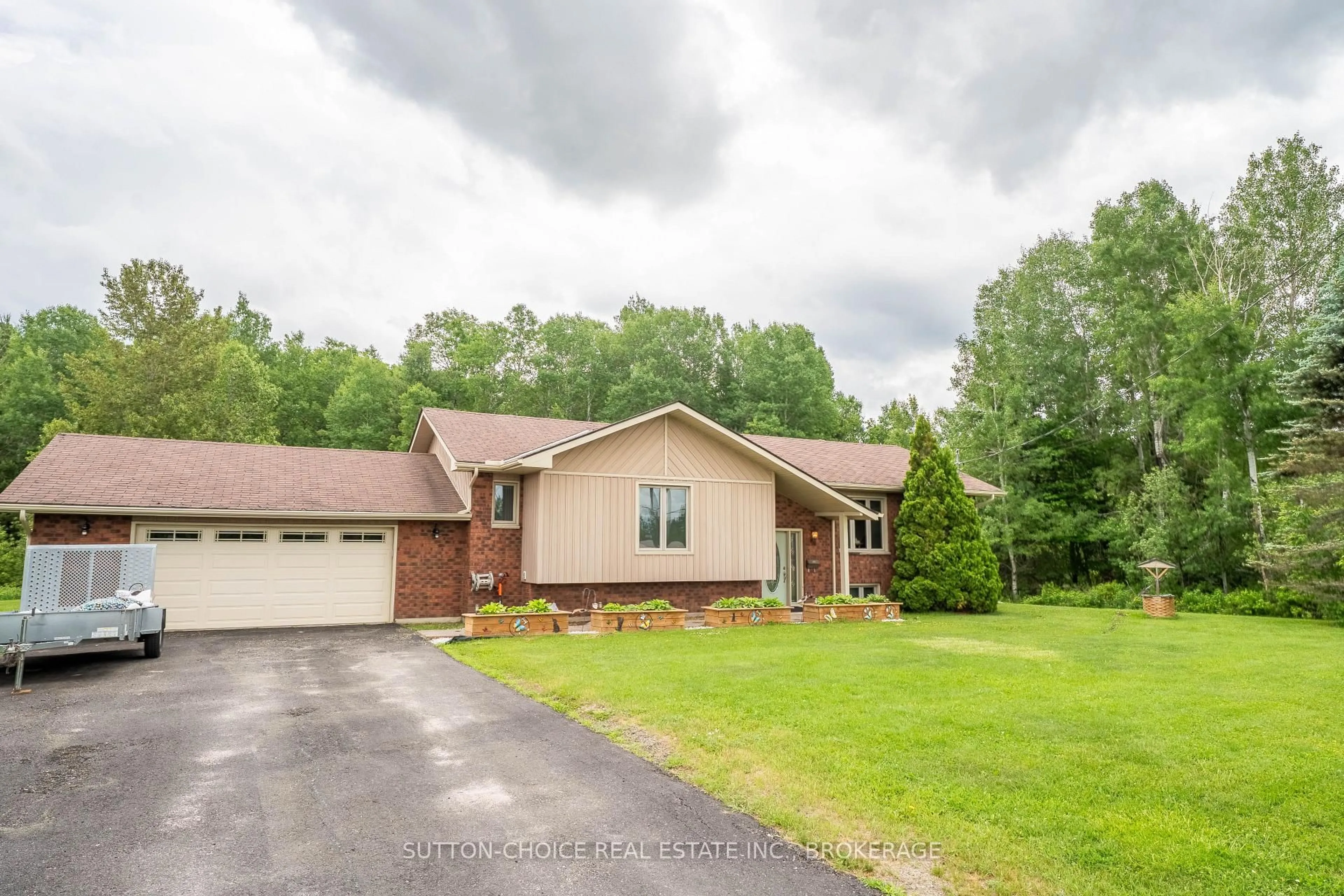 A pic from outside/outdoor area/front of a property/back of a property/a pic from drone, unknown for 246 Yonge St, Bonfield Ontario P0H 1E0