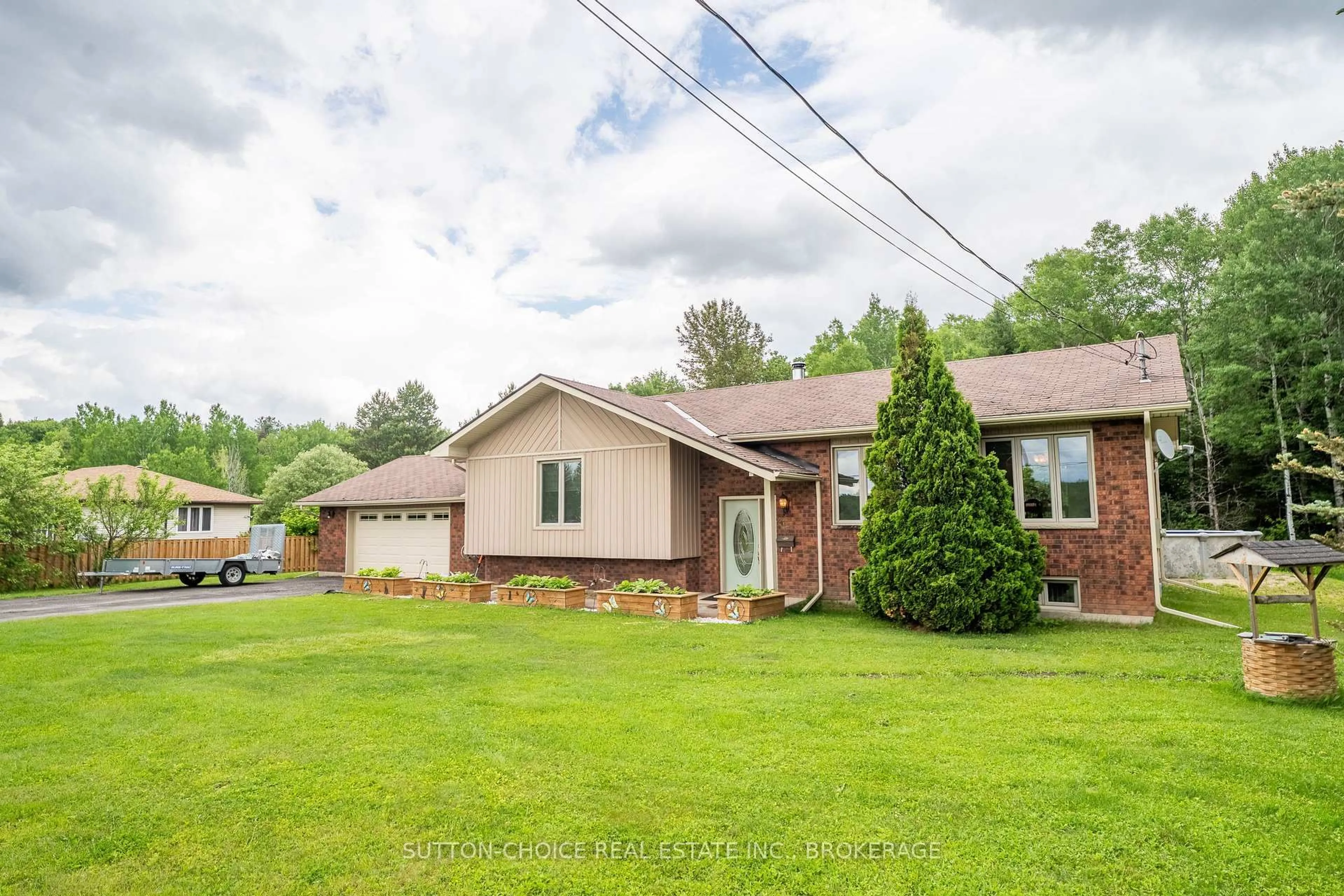 A pic from outside/outdoor area/front of a property/back of a property/a pic from drone, unknown for 246 Yonge St, Bonfield Ontario P0H 1E0