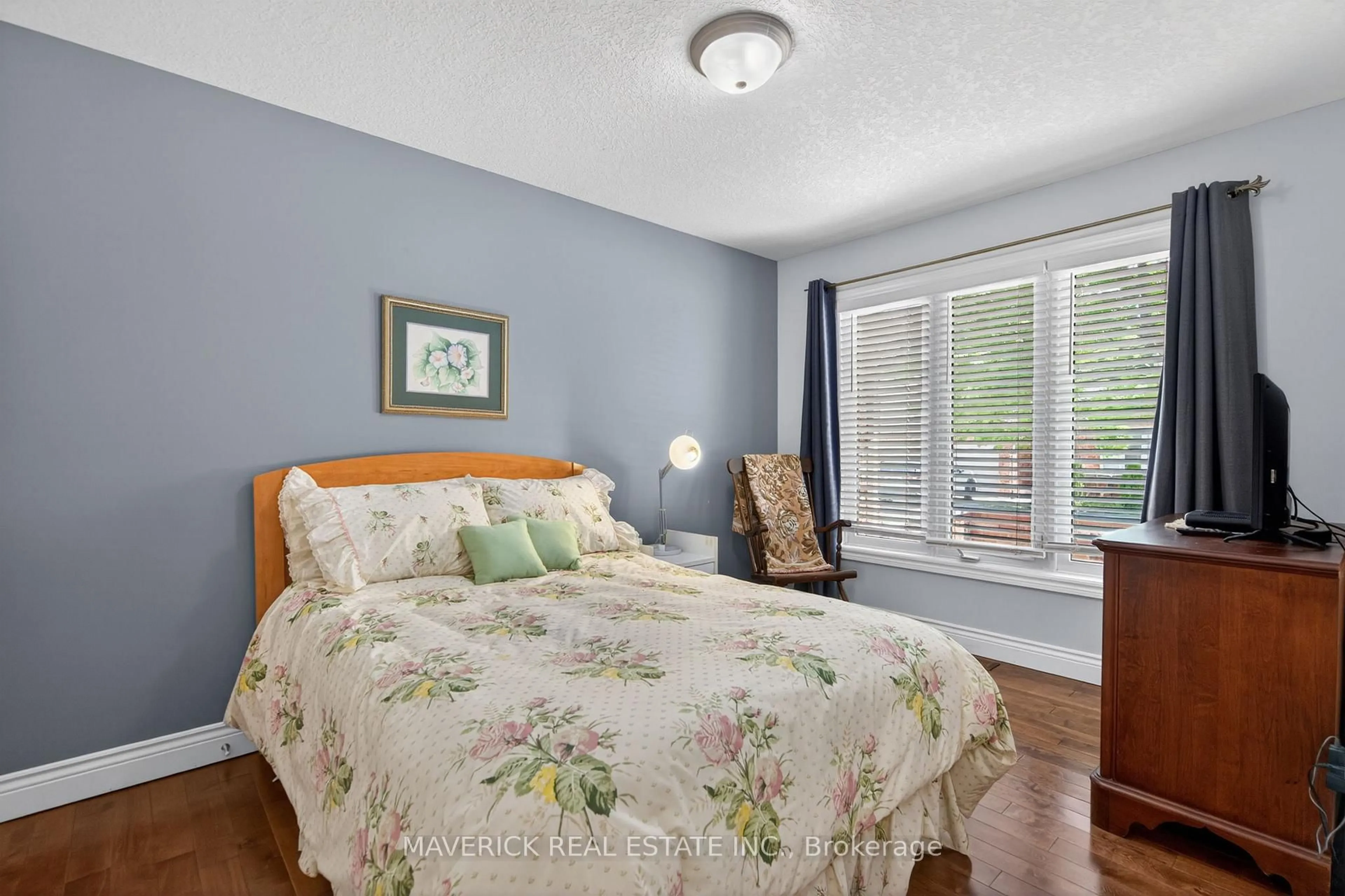 Bedroom with bed, wood/laminate floor for 43 Capulet Walk #46, London North Ontario N6H 5V5