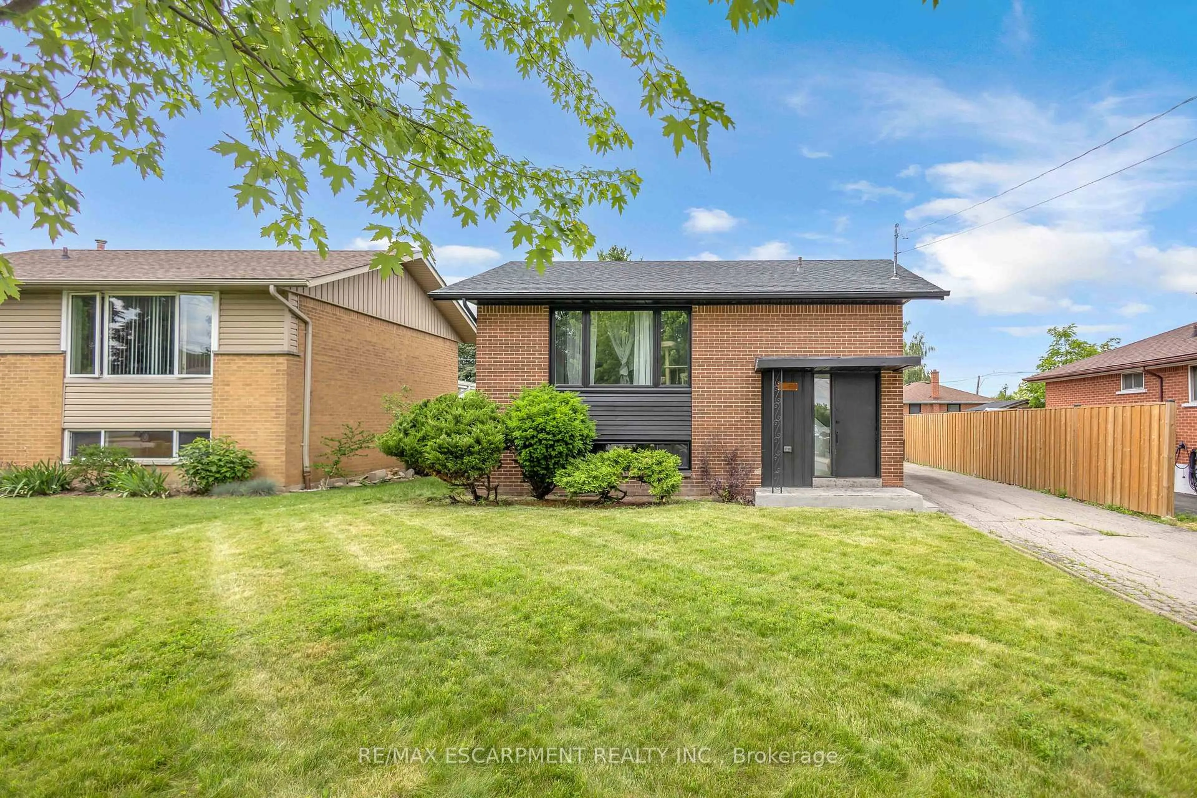 Home with brick exterior material, street for 253 Fernwood Cres, Hamilton Ontario L8T 3L7