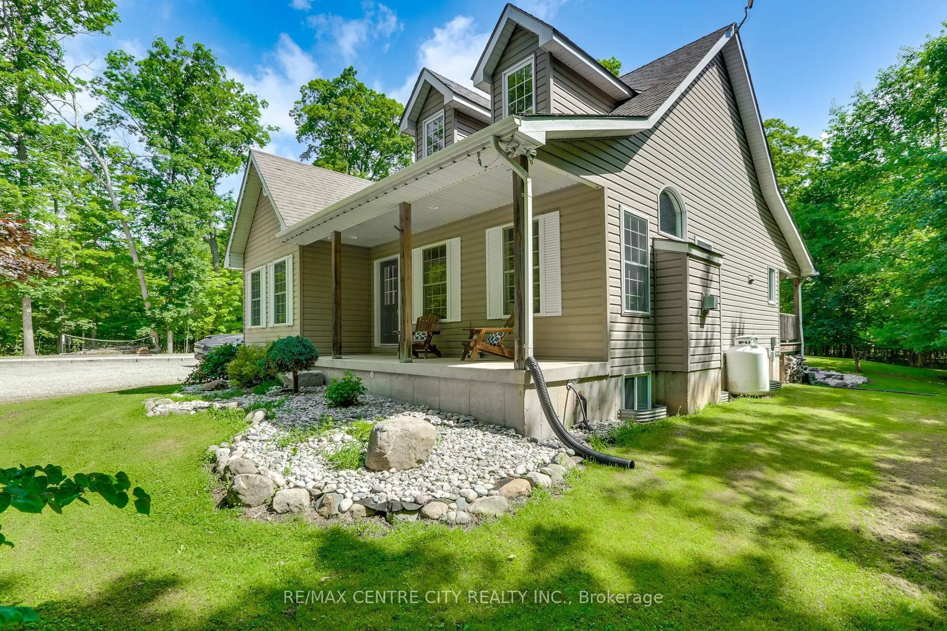 Unknown for 26098 Kerwood Rd, Adelaide Metcalfe Ontario N7G 3H5