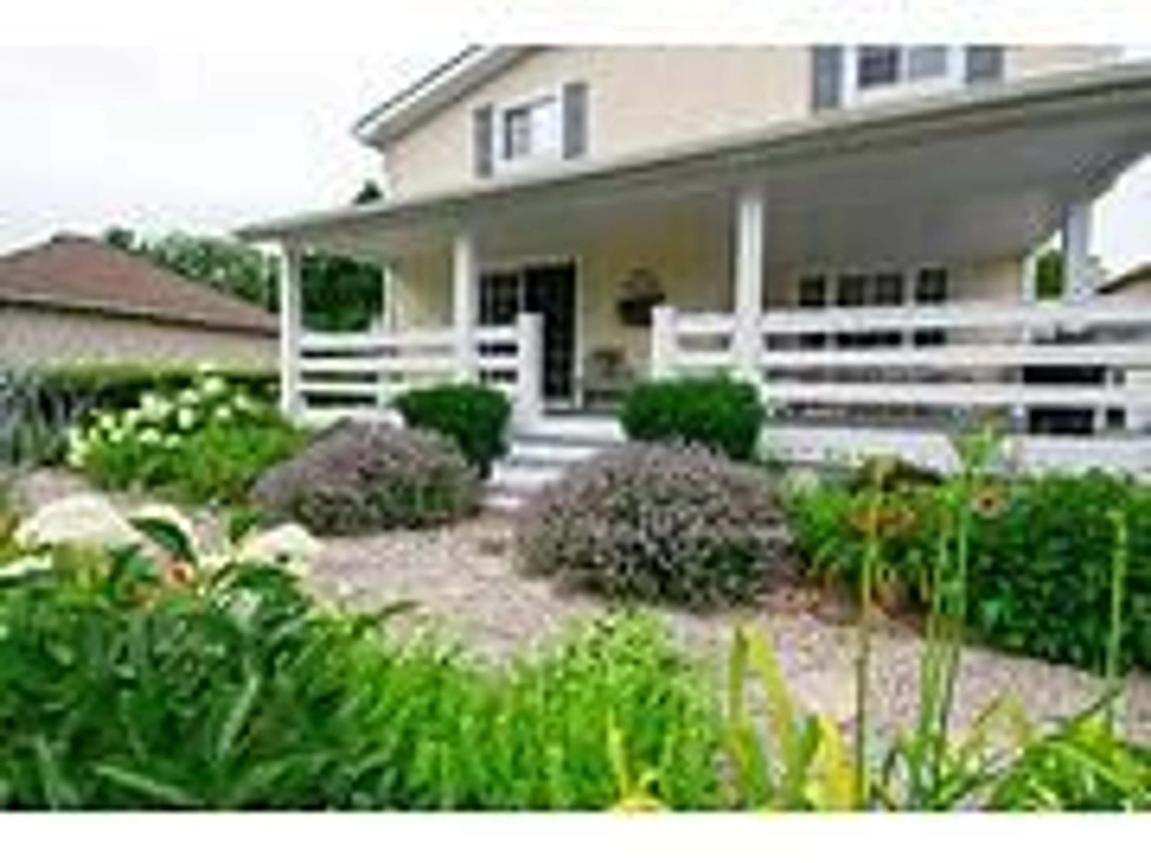 Home with vinyl exterior material, street for 87 Lakeport Rd, St. Catharines Ontario L2N 4P9