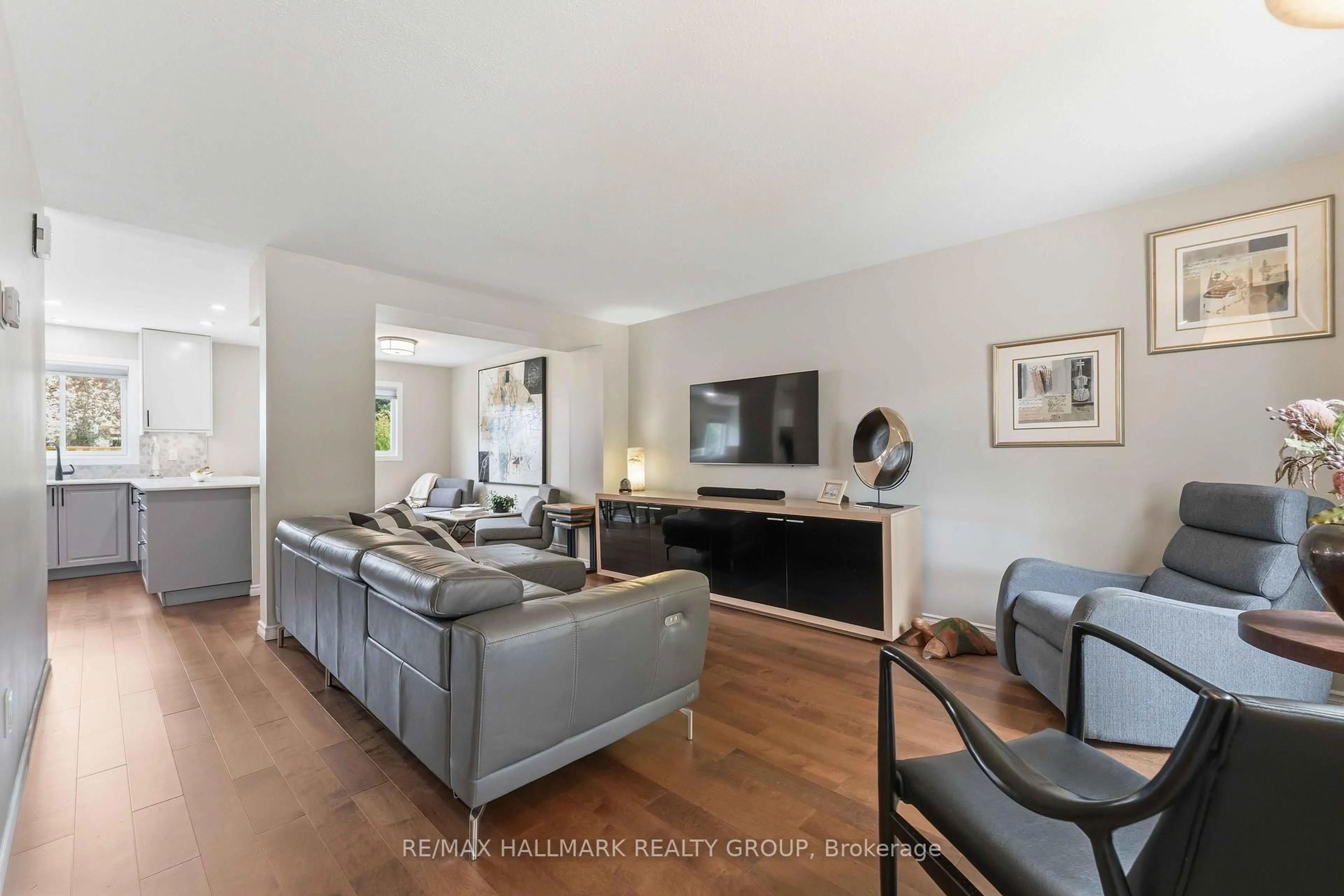 Living room with furniture, unknown for 1593 Bottriell Way, Ottawa Ontario K4A 1W4