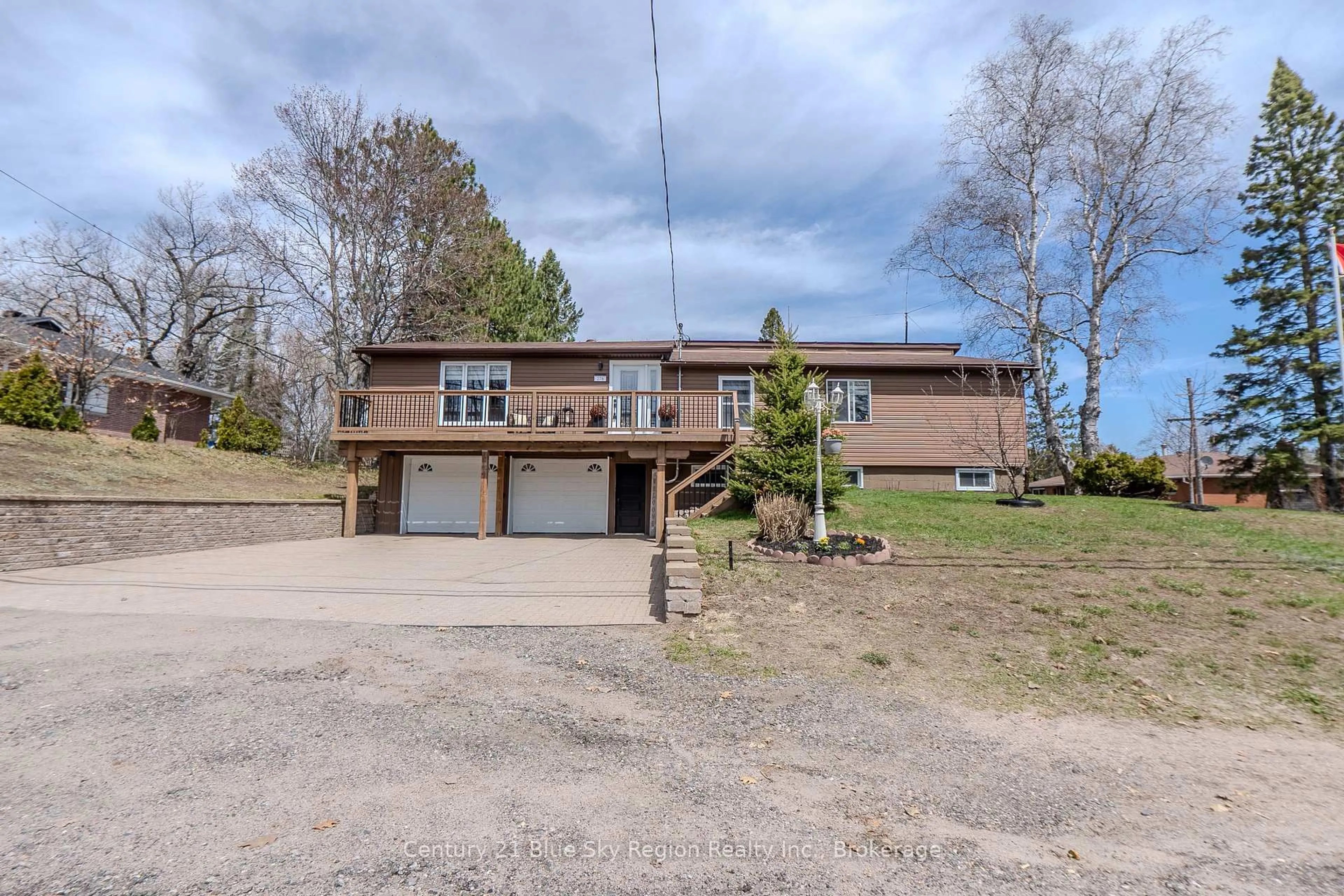 A pic from outside/outdoor area/front of a property/back of a property/a pic from drone, street for 278 Tower Dr, North Bay Ontario P1B 8G2