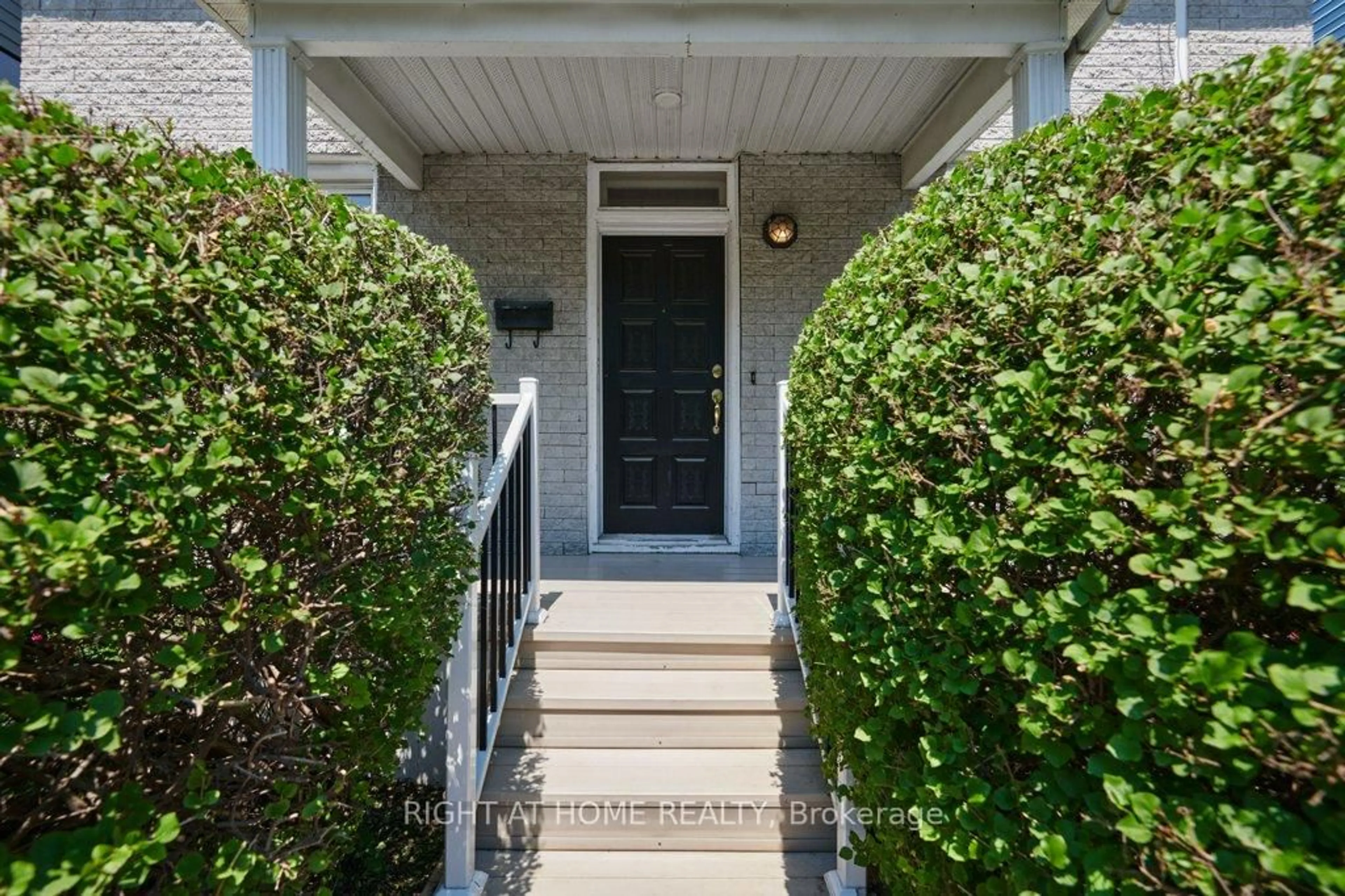 Indoor entryway for 83 Harvey St, Ottawa Ontario K1S 0A8