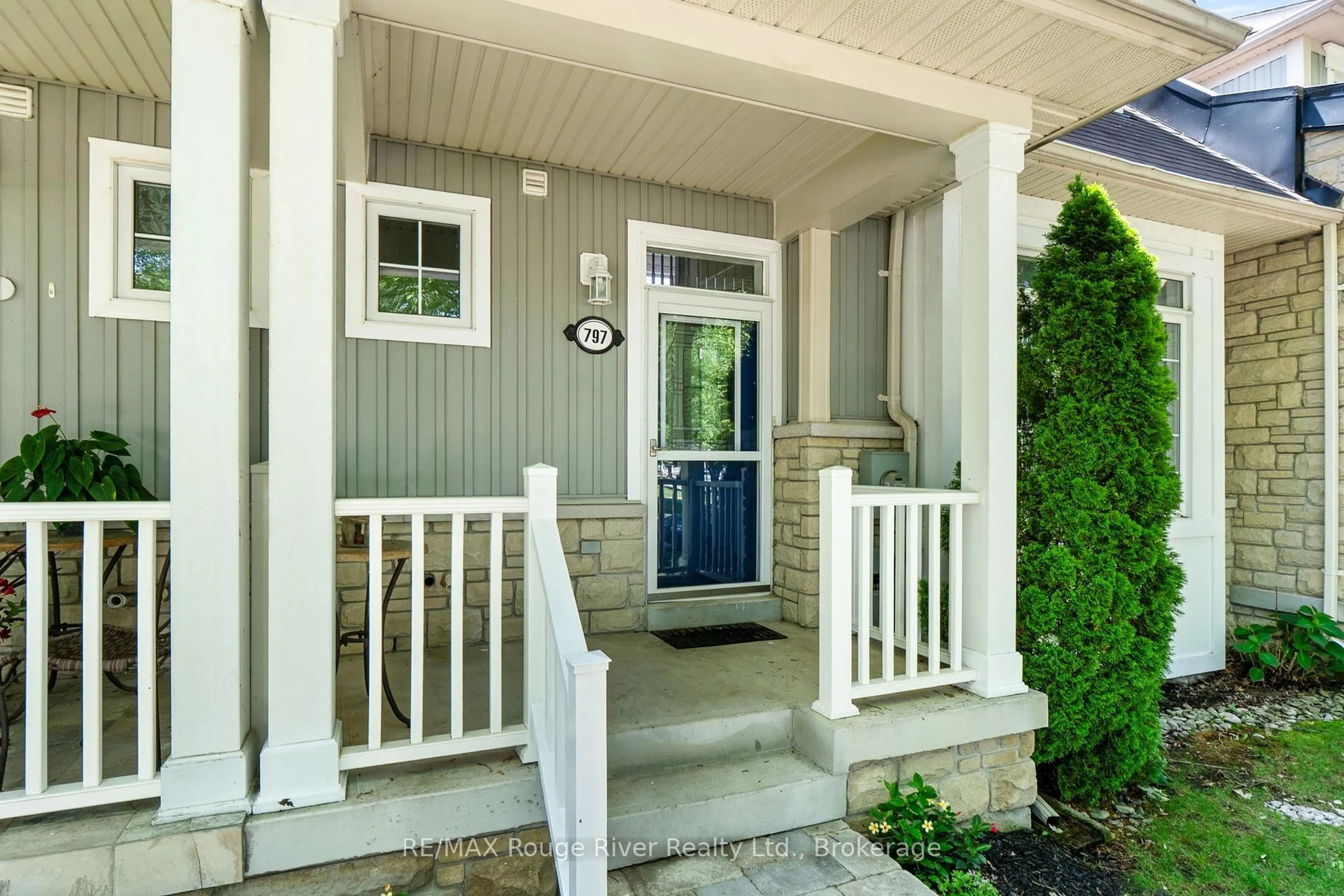 Indoor entryway for 797 Kane Terr, Cobourg Ontario K9A 5Y6
