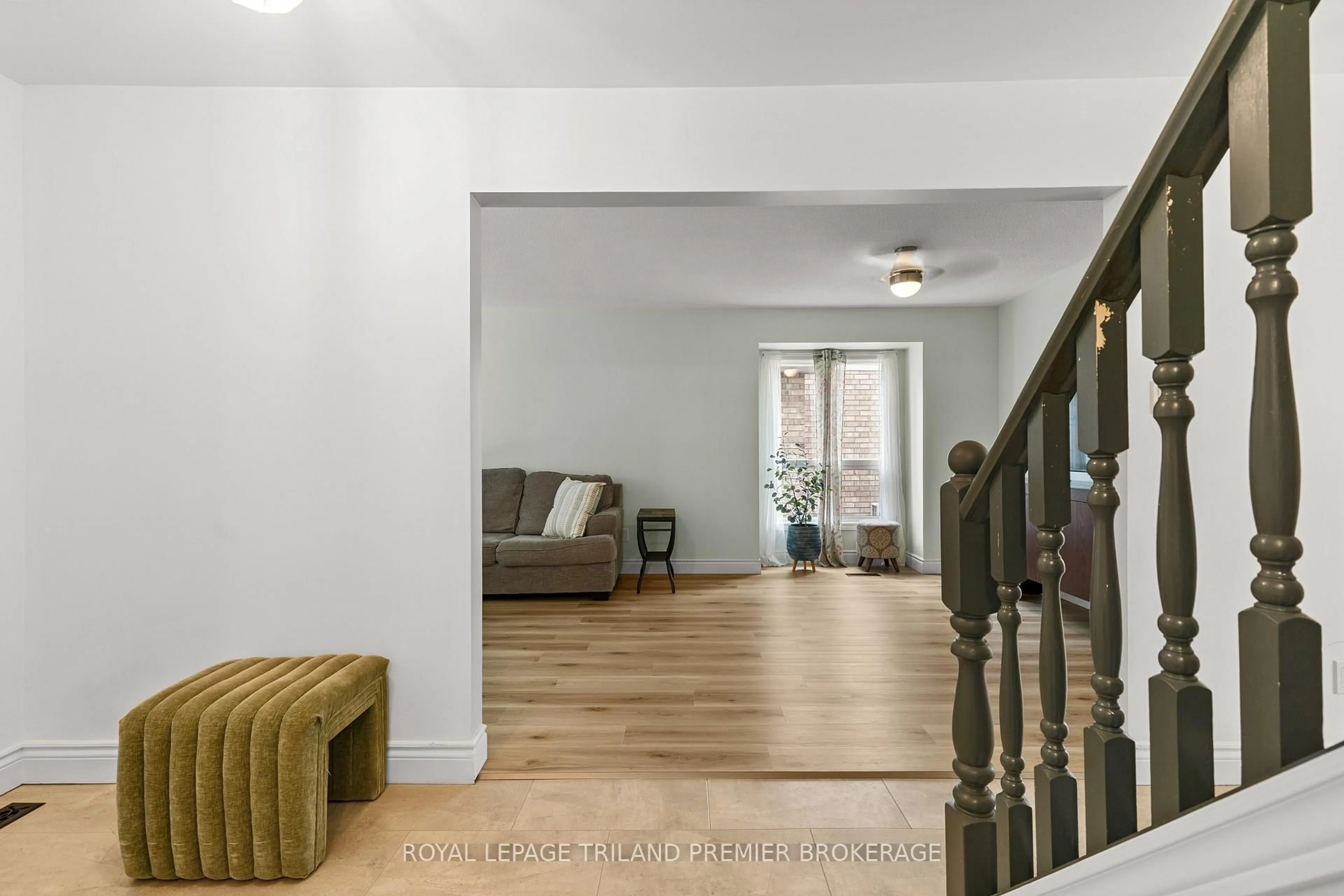 Indoor entryway for 95 Gerald Cres, London South Ontario N5Z 5A4